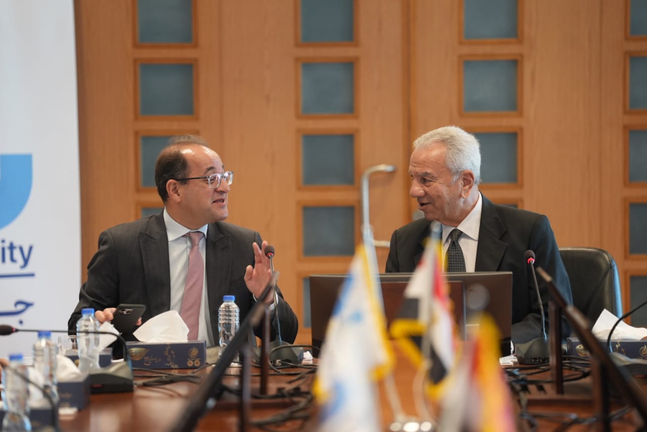 وزير المالية في حوار مفتوح مع طلاب جامعة النيل