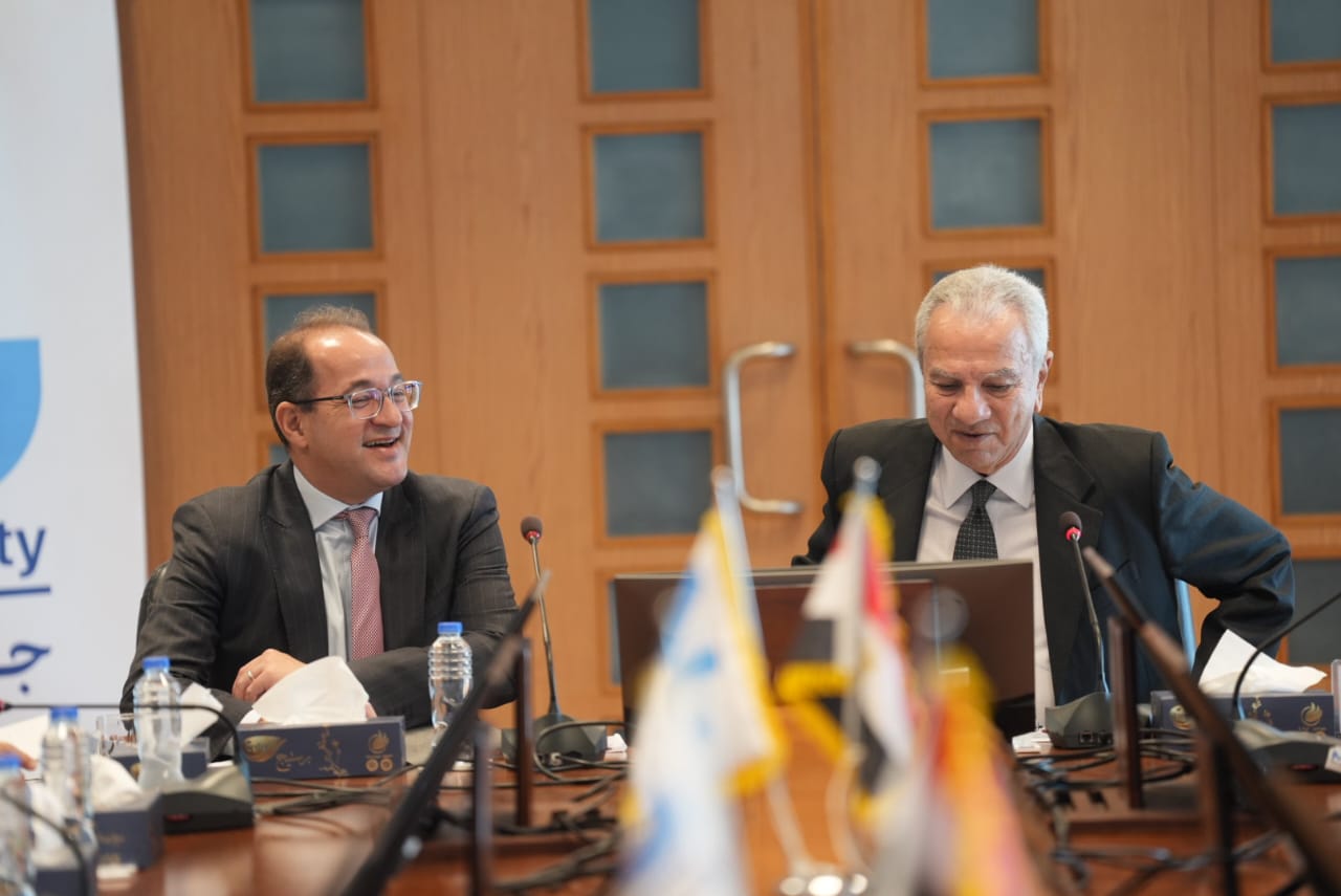 وزير المالية في حوار مفتوح مع طلاب جامعة النيل