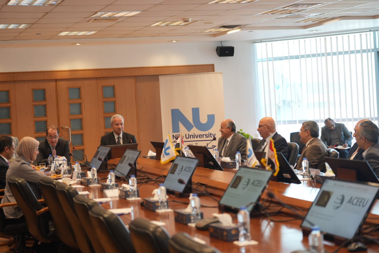 وزير المالية في حوار مفتوح مع طلاب جامعة النيل