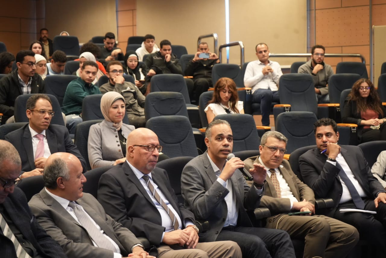 وزير المالية في حوار مفتوح مع طلاب جامعة النيل