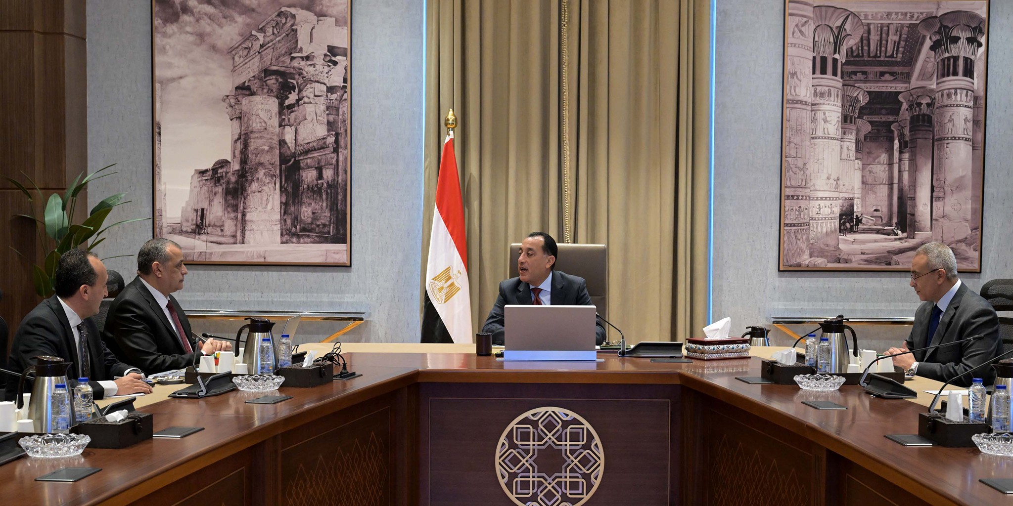 رئيس الوزراء في اجتماع مع وزير الدولة للإنتاج الحربي