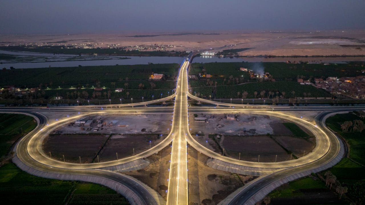 الوزير يتفقد محطات ومسار الخط الثاني من شبكة القطار السريع وكباري المزلقانات ومحاور النيل