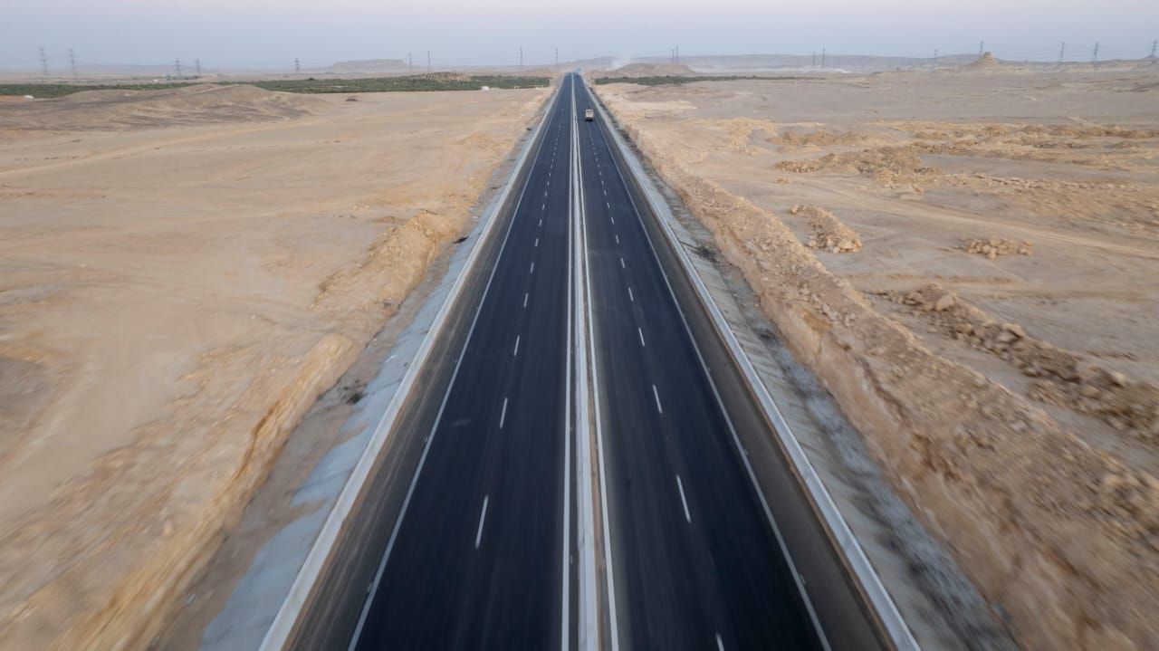 الوزير يتفقد محطات ومسار الخط الثاني من شبكة القطار السريع وكباري المزلقانات ومحاور النيل