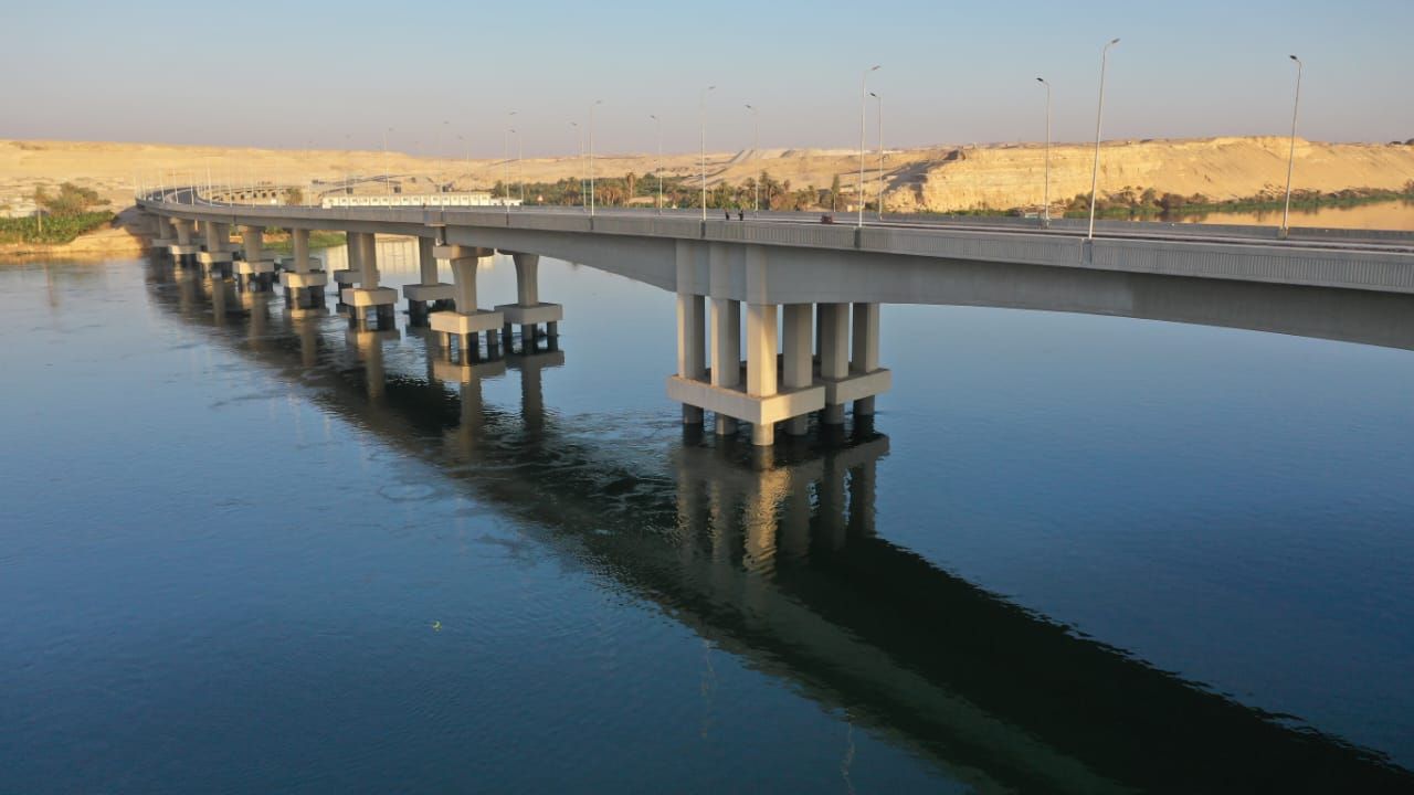 الوزير يتفقد محطات ومسار الخط الثاني من شبكة القطار السريع وكباري المزلقانات ومحاور النيل