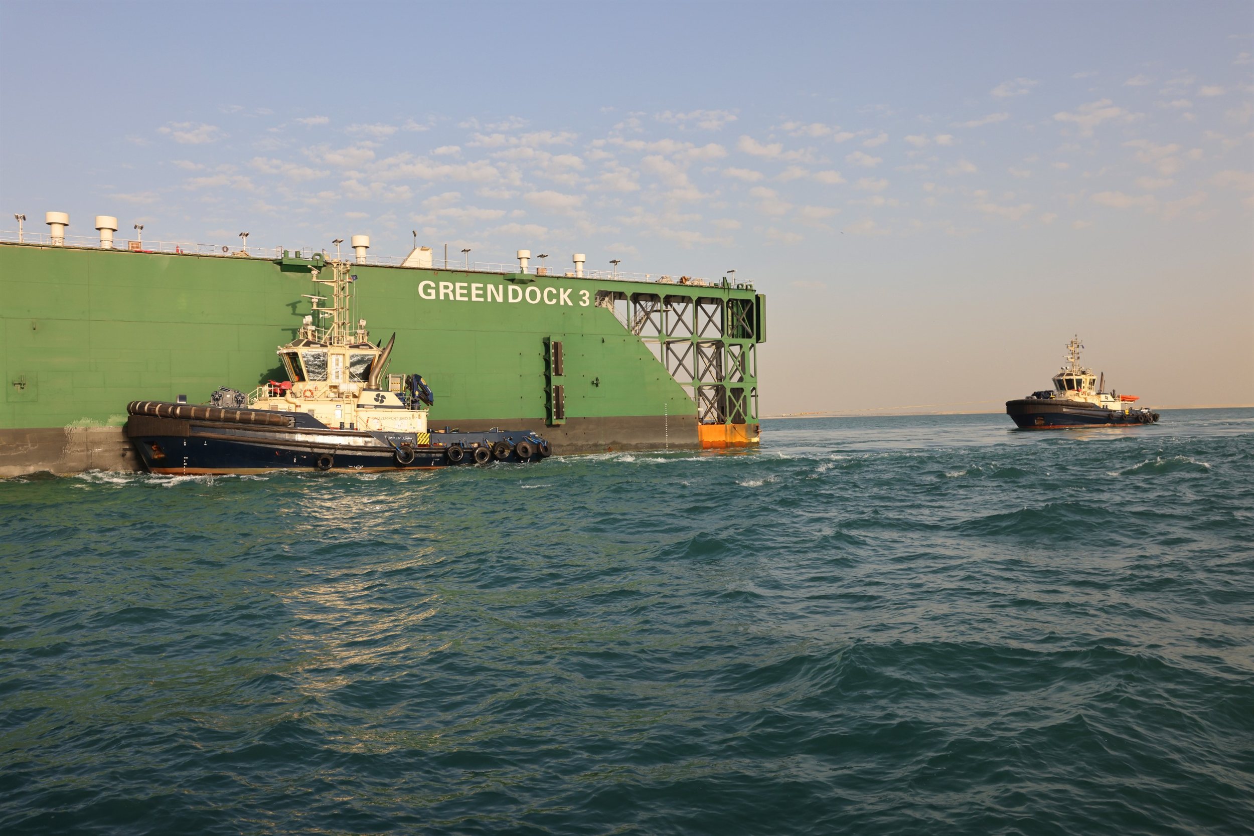 نجاح عملية عبور الحوض العائم GREEN DOCK 3 