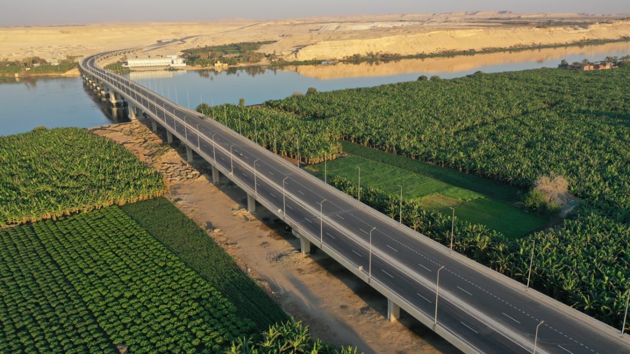 الوزير يتفقد محطات ومسار الخط الثاني من شبكة القطار السريع وكباري المزلقانات ومحاور النيل