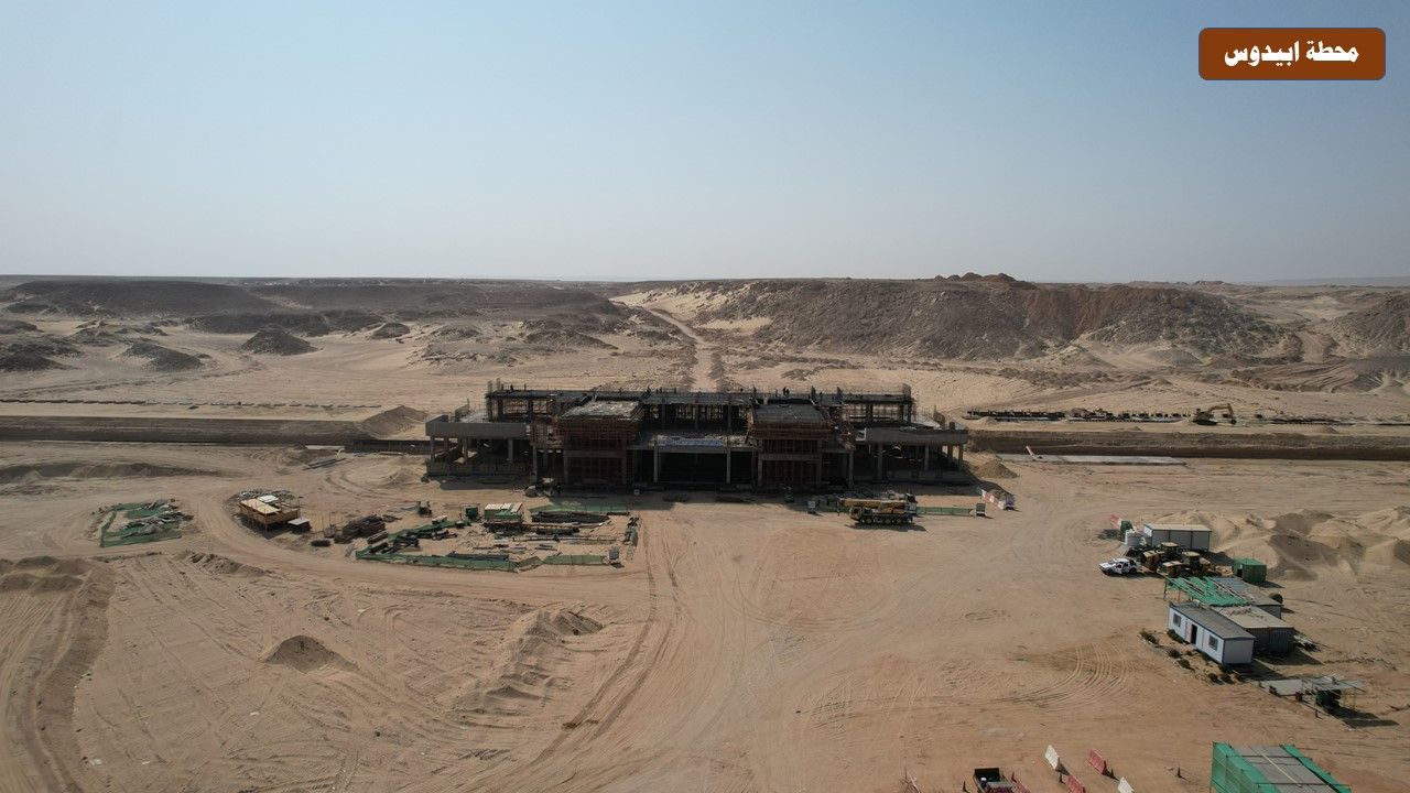 الوزير يتفقد محطات ومسار الخط الثاني من شبكة القطار السريع وكباري المزلقانات ومحاور النيل