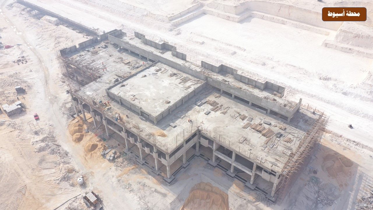 الوزير يتفقد محطات ومسار الخط الثاني من شبكة القطار السريع وكباري المزلقانات ومحاور النيل