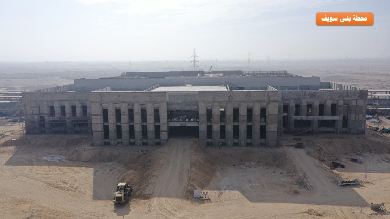 الوزير يتفقد محطات ومسار الخط الثاني من شبكة القطار السريع وكباري المزلقانات ومحاور النيل