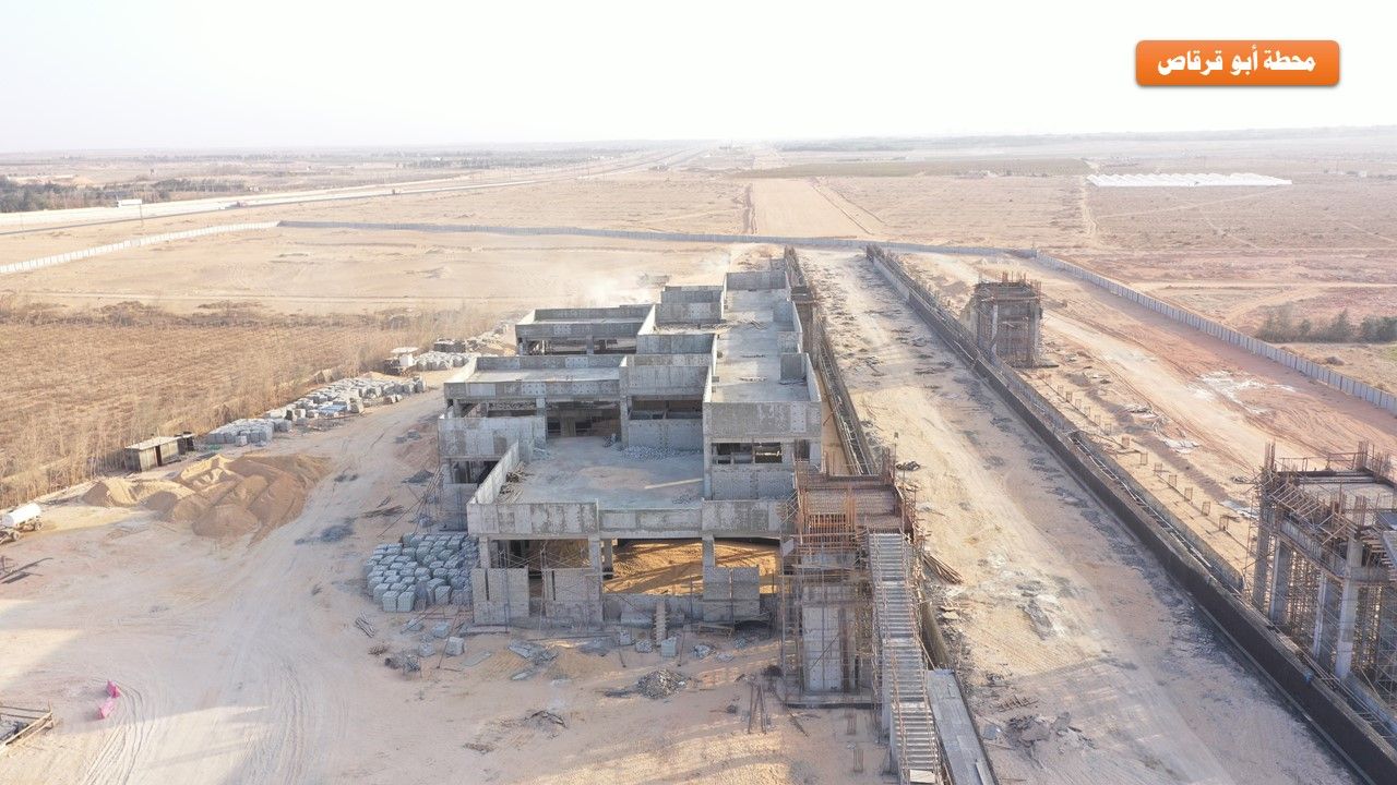 الوزير يتفقد محطات ومسار الخط الثاني من شبكة القطار السريع وكباري المزلقانات ومحاور النيل