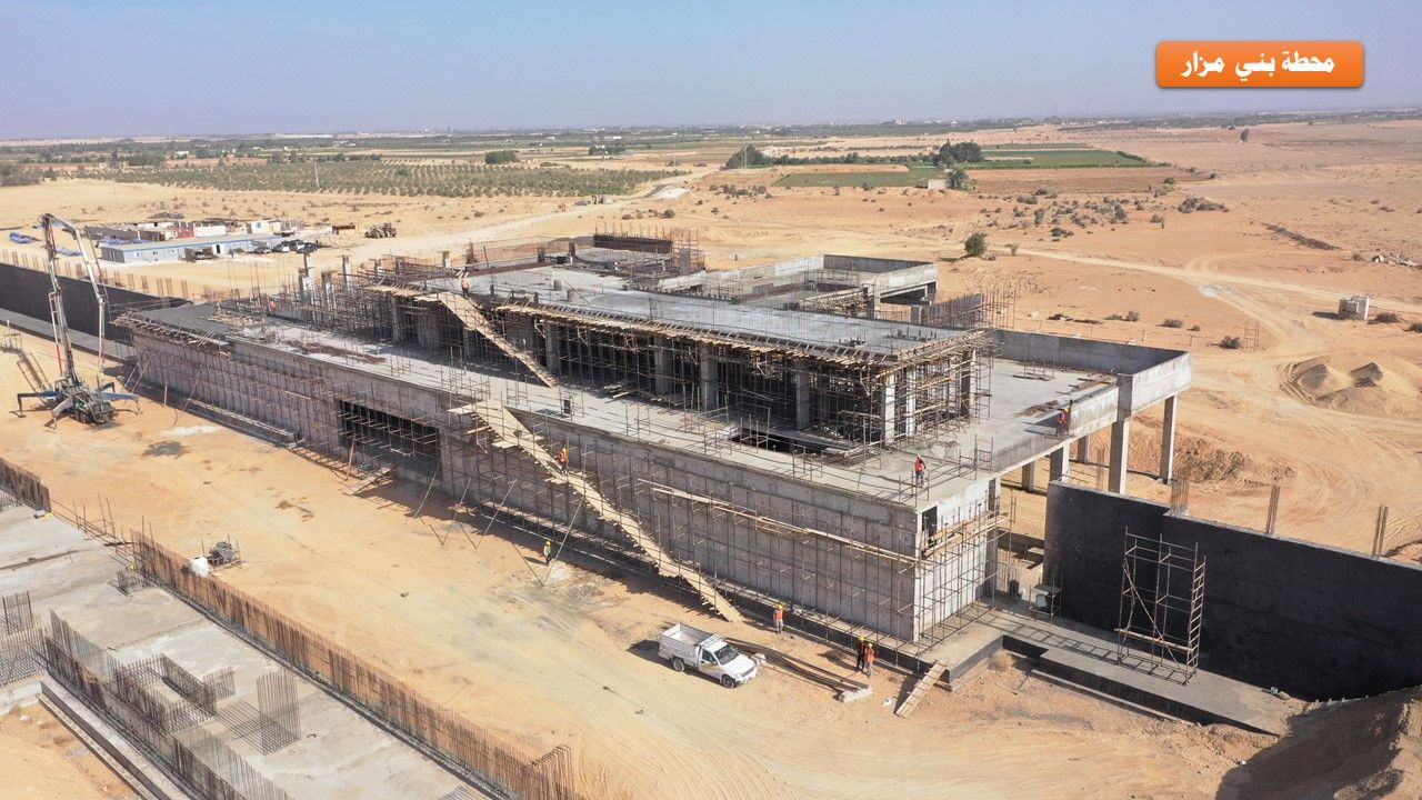 الوزير يتفقد محطات ومسار الخط الثاني من شبكة القطار السريع وكباري المزلقانات ومحاور النيل