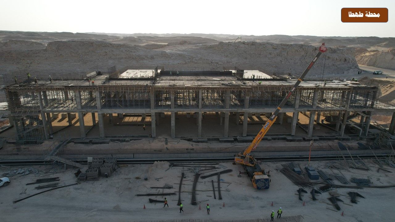 الوزير يتفقد محطات ومسار الخط الثاني من شبكة القطار السريع وكباري المزلقانات ومحاور النيل