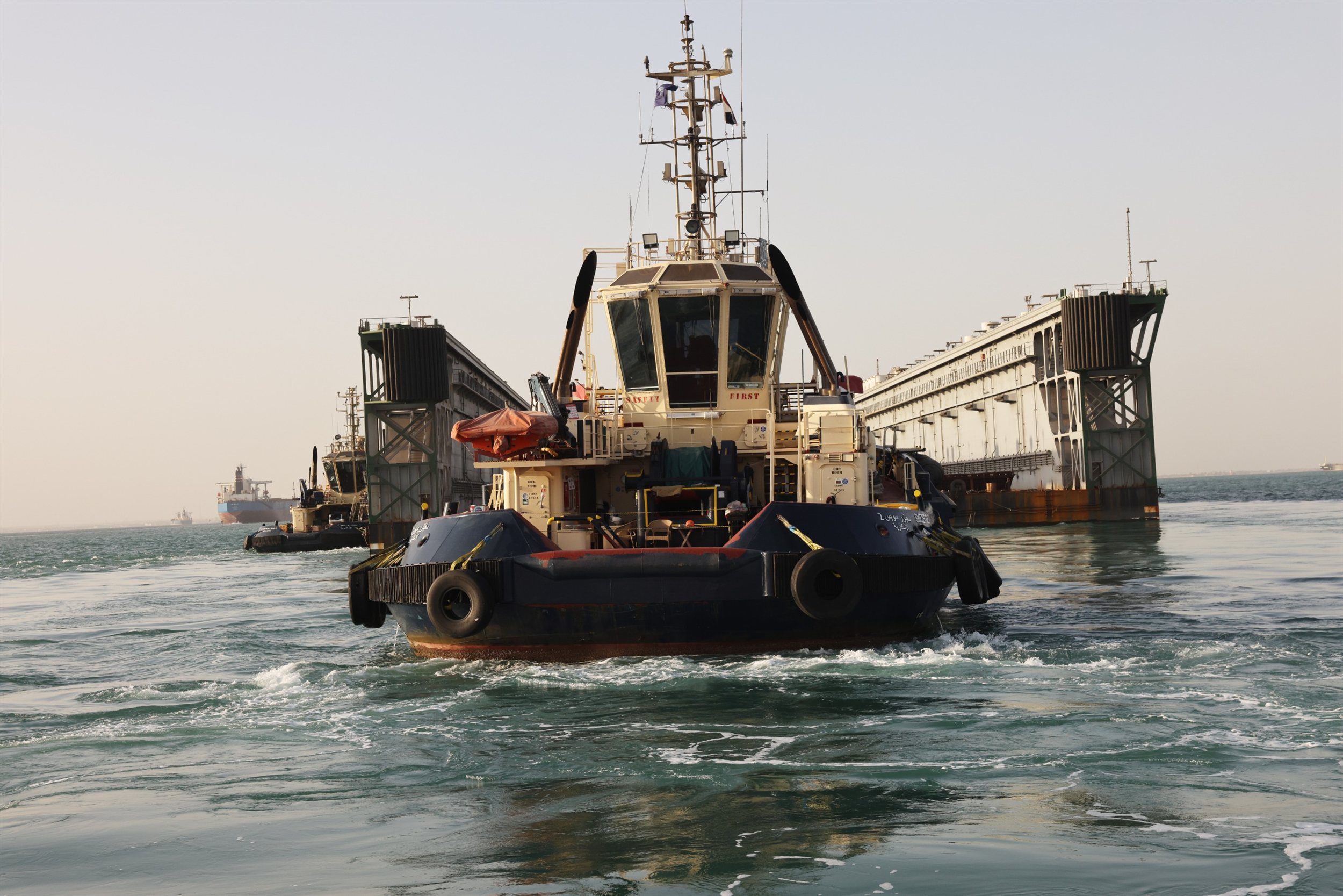 نجاح عملية عبور الحوض العائم GREEN DOCK 3 