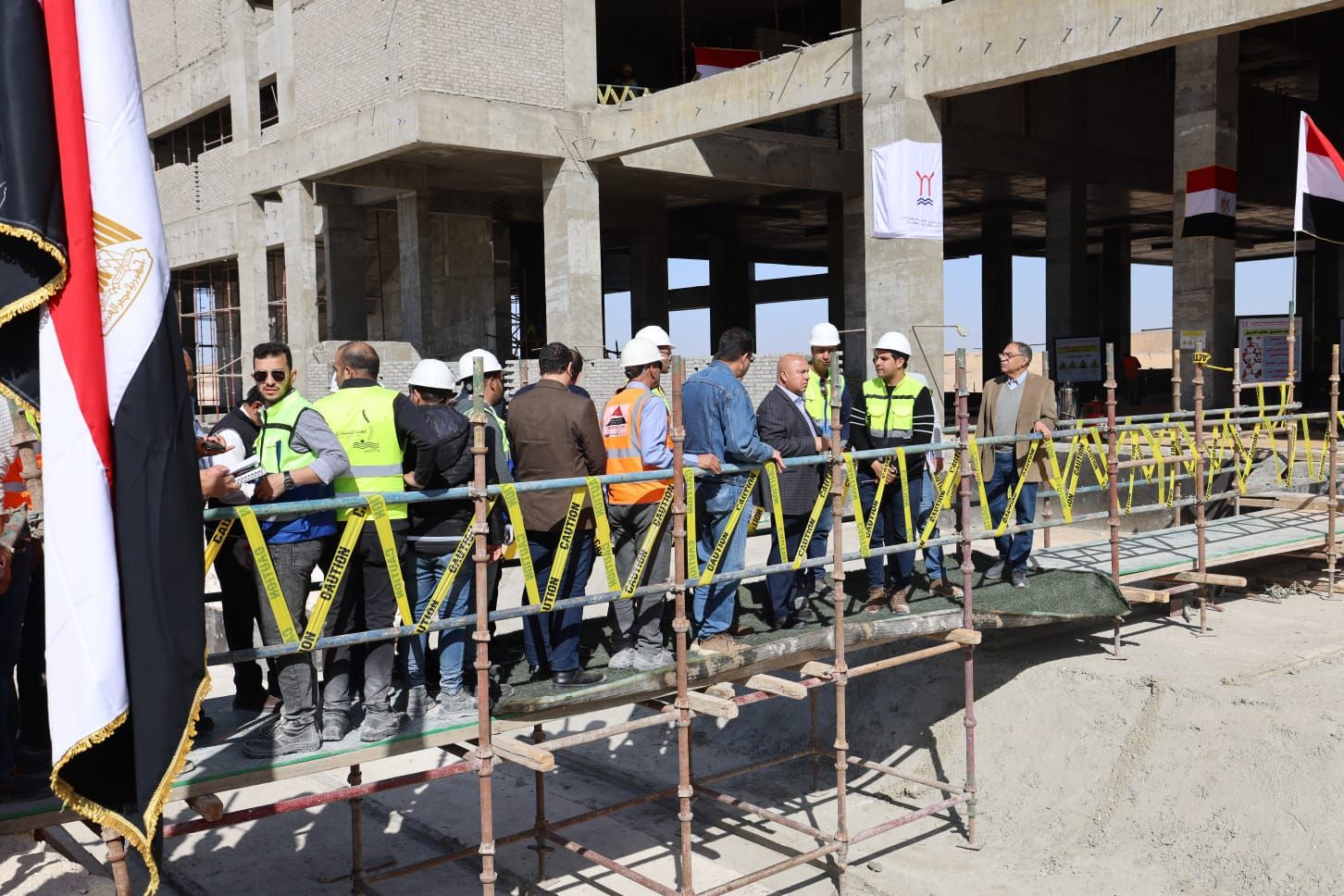 الوزير يتفقد محطات ومسار الخط الثاني من شبكة القطار السريع وكباري المزلقانات ومحاور النيل