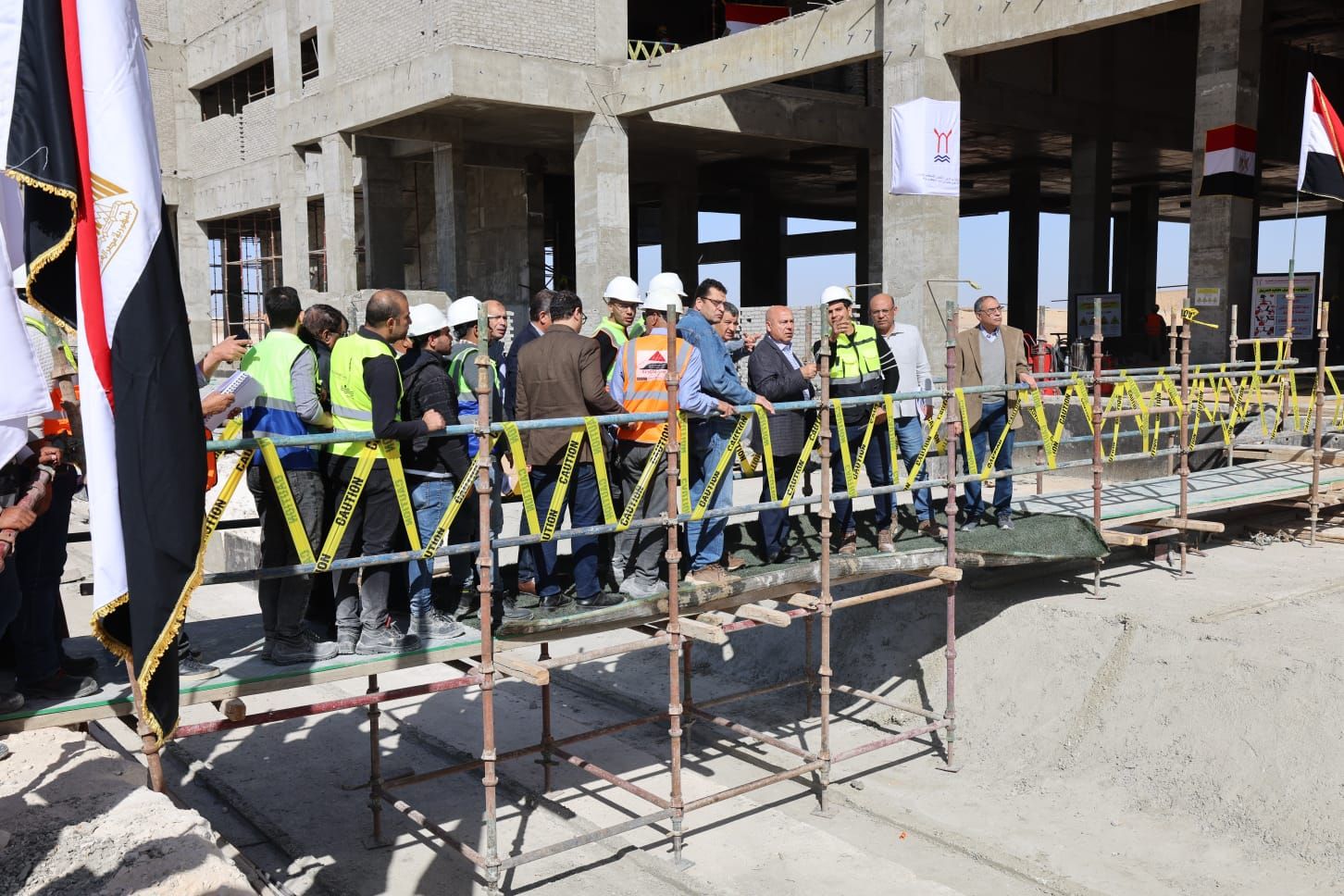 الوزير يتفقد محطات ومسار الخط الثاني من شبكة القطار السريع وكباري المزلقانات ومحاور النيل