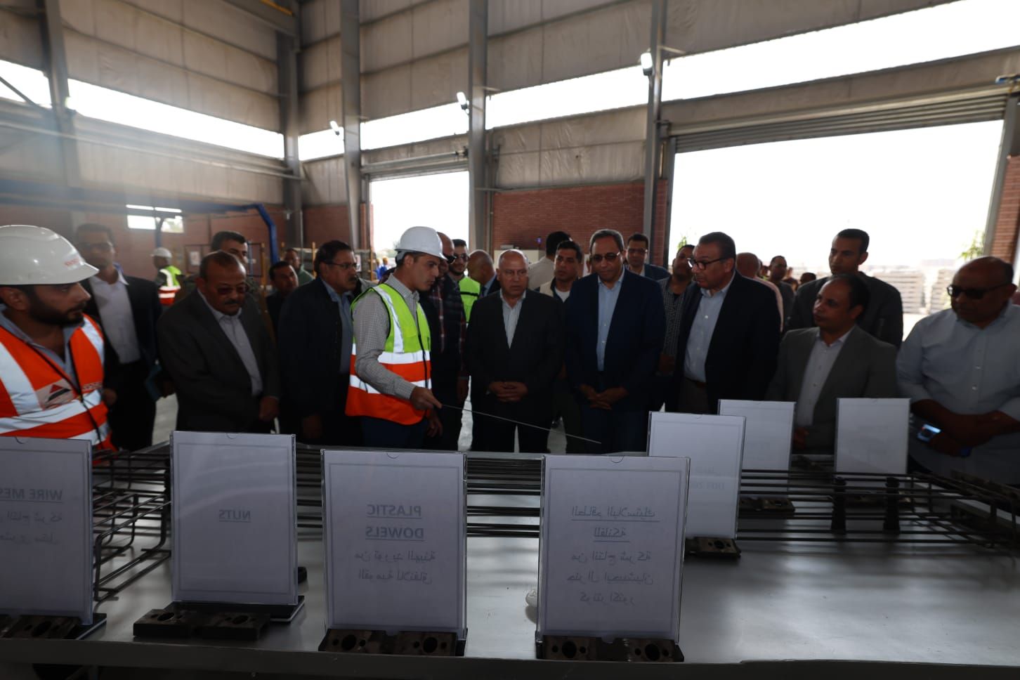 الوزير يتفقد محطات ومسار الخط الثاني من شبكة القطار السريع وكباري المزلقانات ومحاور النيل