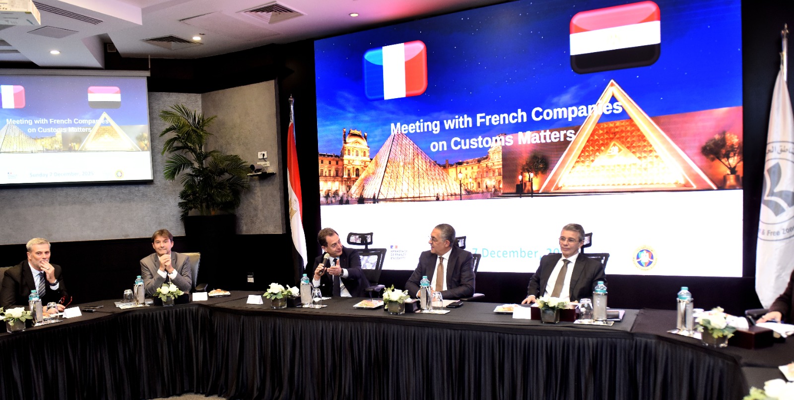 تعاون بين هيئة الاستثمار والجمارك والشركات الفرنسية