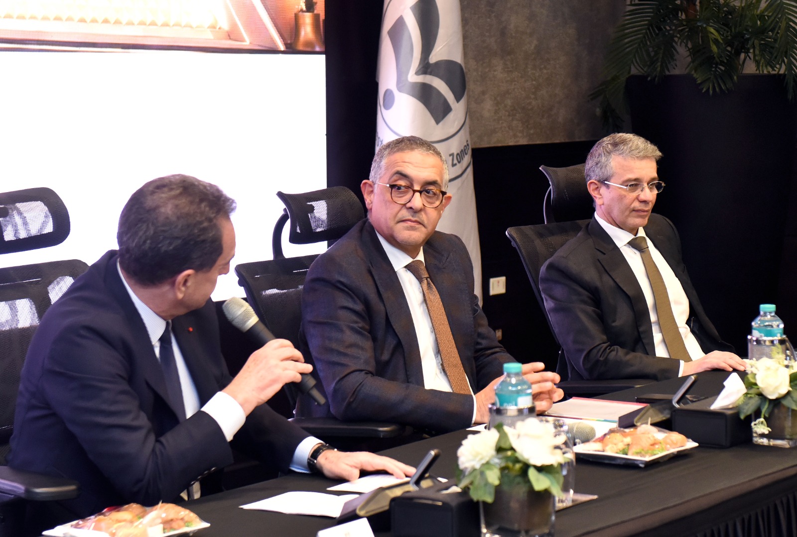 تعاون بين هيئة الاستثمار والجمارك والشركات الفرنسية