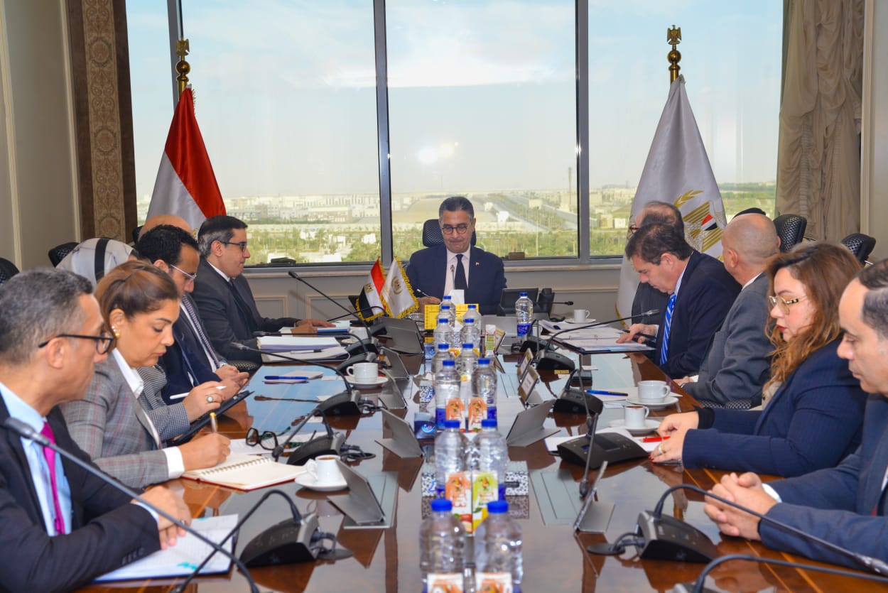 وزير التموين يجتمع مع رئيس شركة بلومبرج جرين العالمية