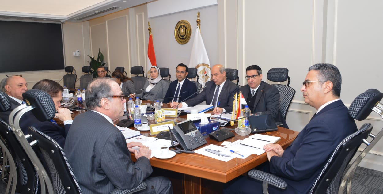 وزير التموين يجتمع مع رئيس شركة بلومبرج جرين العالمية