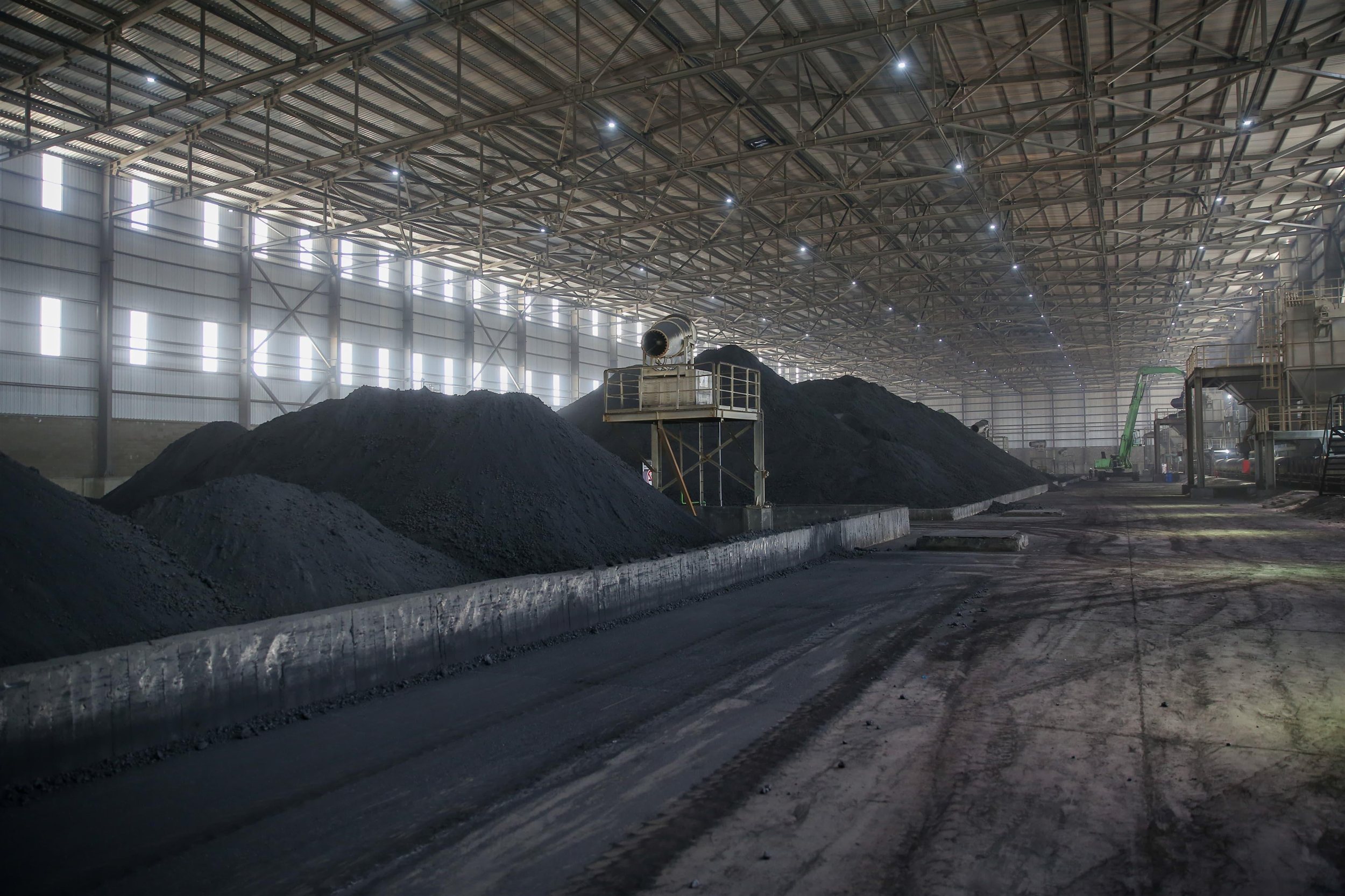 تصدير أول شحنة من إنتاج شركة الأنود الكربونية