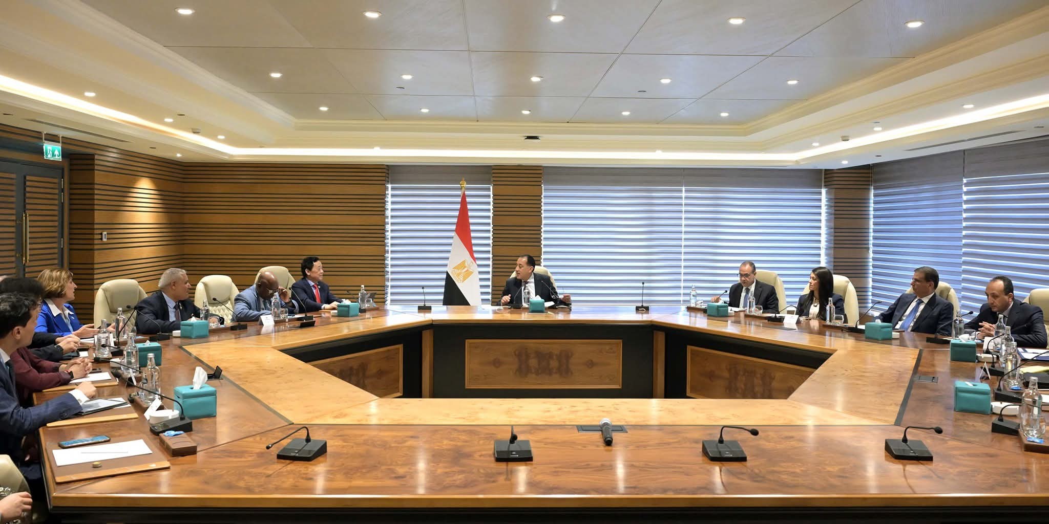 رئيس الوزراء يلتقي المدير العام لمنظمة الفاو