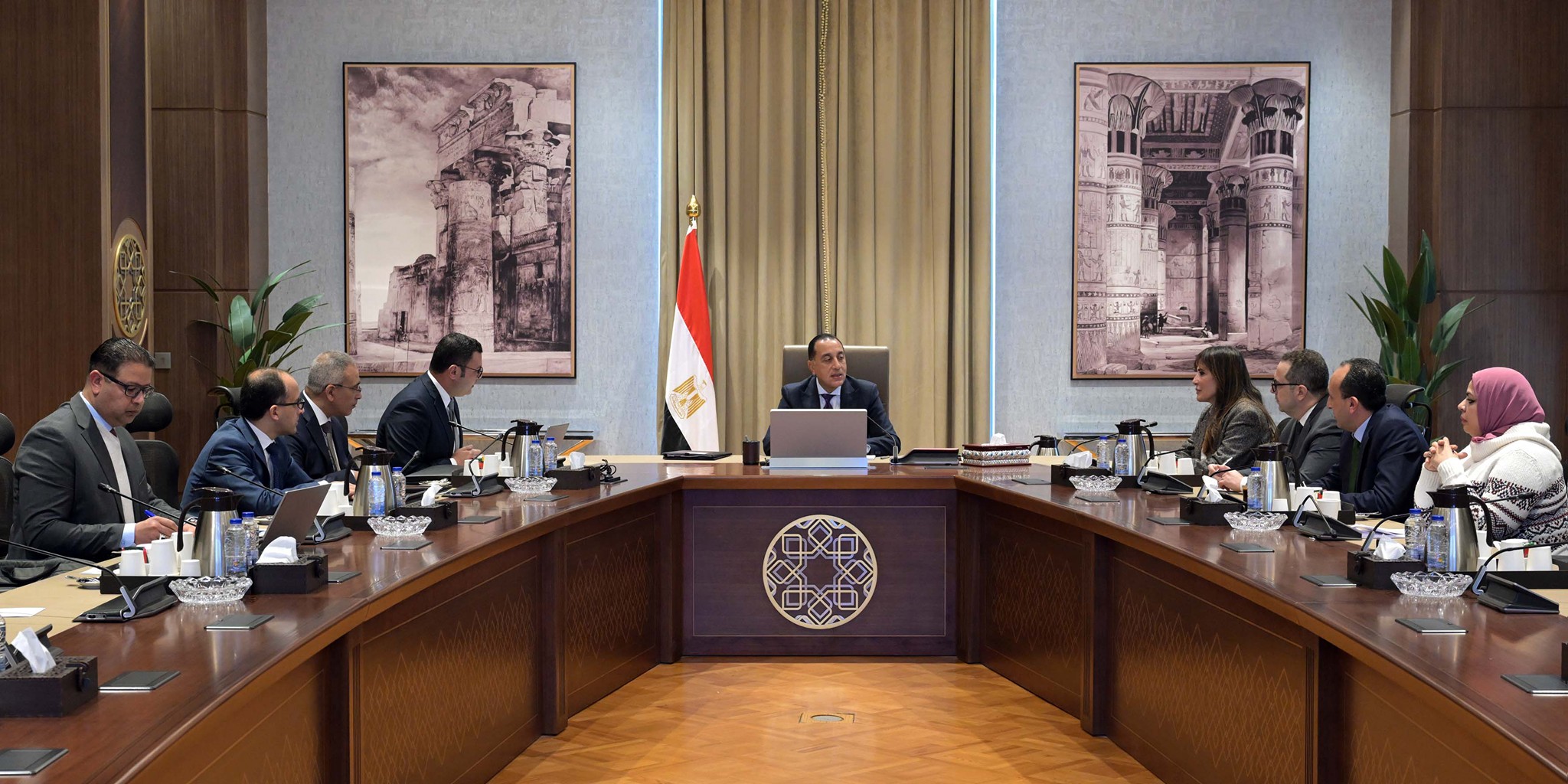 رئيس الوزراء يستعرض المخطط الهيكلي والرؤية التنموية لمنطقة غرب رأس الحكمة