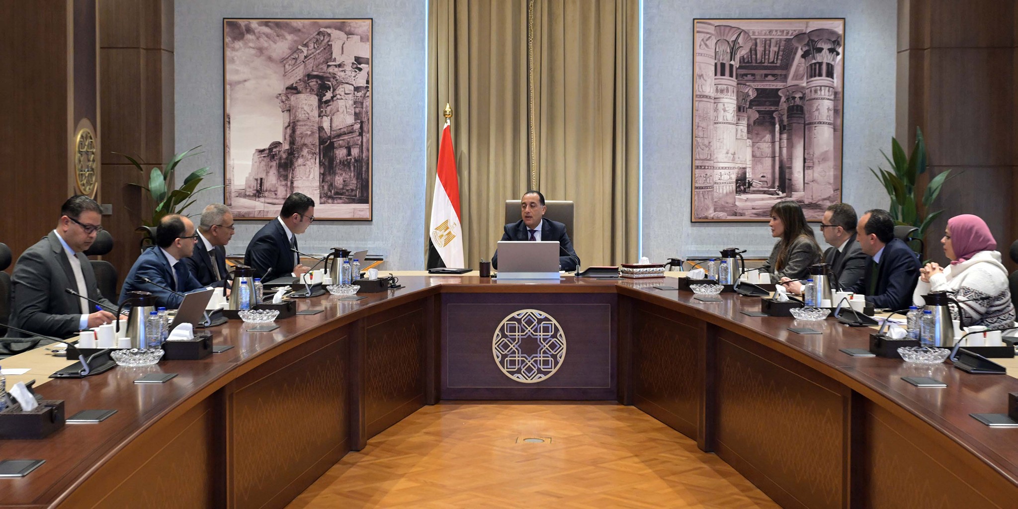 رئيس الوزراء يستعرض المخطط الهيكلي والرؤية التنموية لمنطقة غرب رأس الحكمة