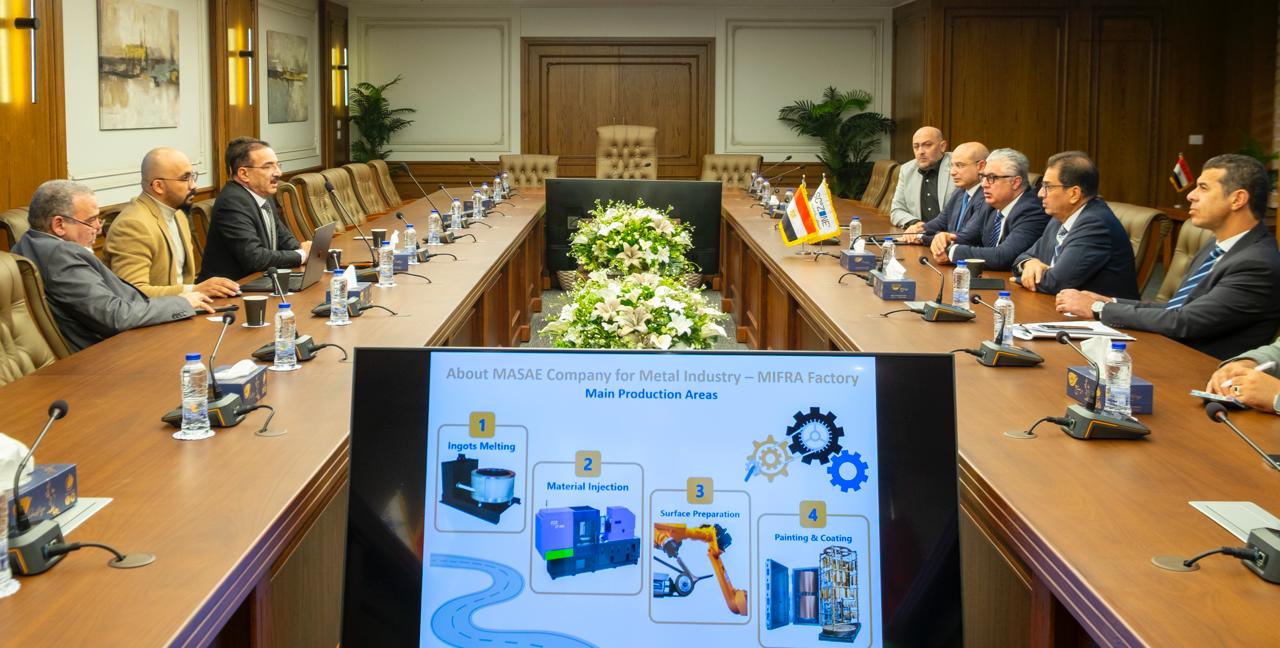 رئيس اقتصادية قناة السويس يشهد توقيع عقد إنشاء مصنع مساعي – MIFRA بالسخنة