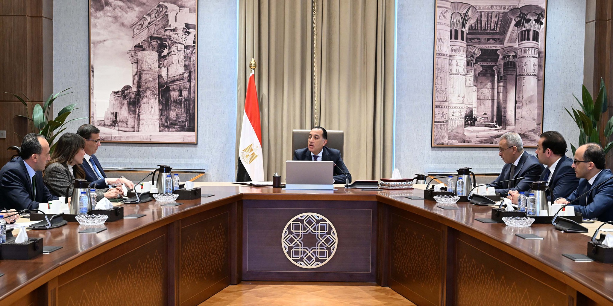 رئيس الوزراء يتابع جهود توافر السلع الغذائية في الأسواق