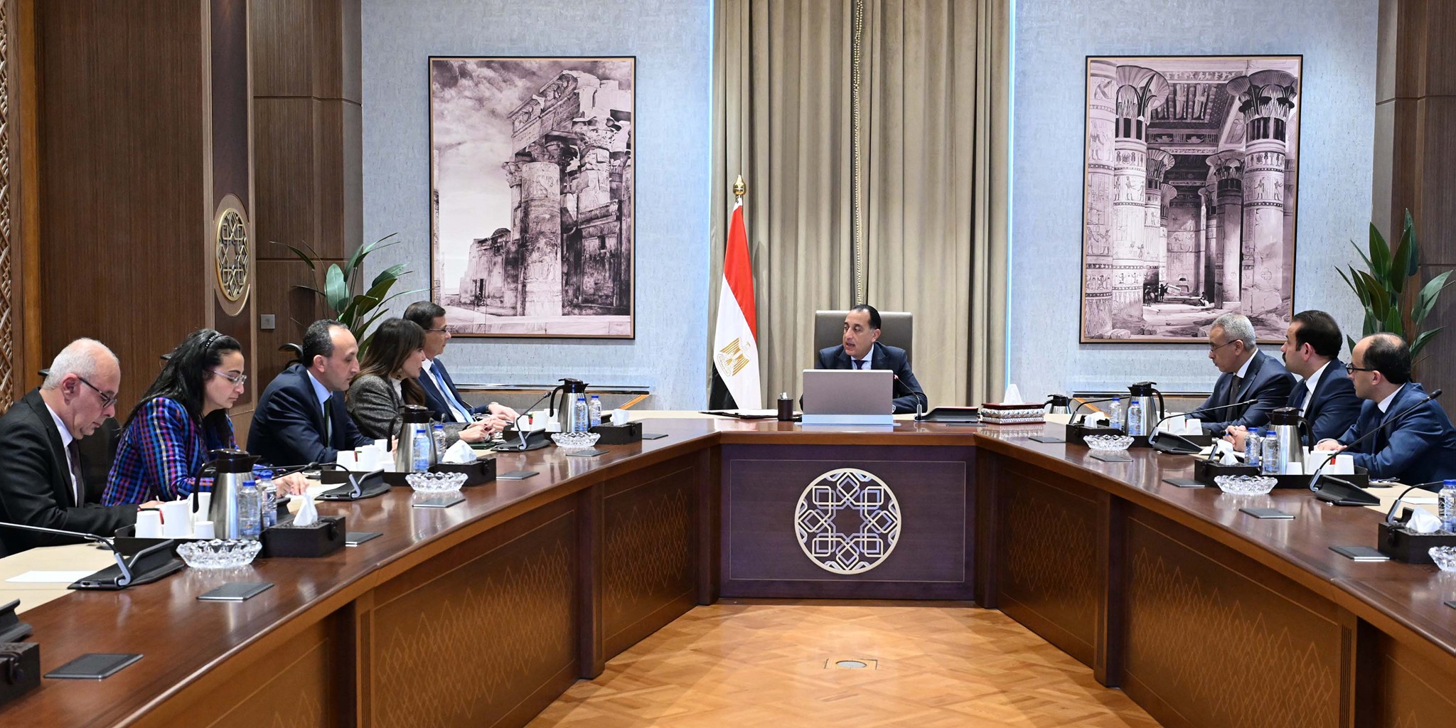 رئيس الوزراء يتابع جهود توافر السلع الغذائية في الأسواق