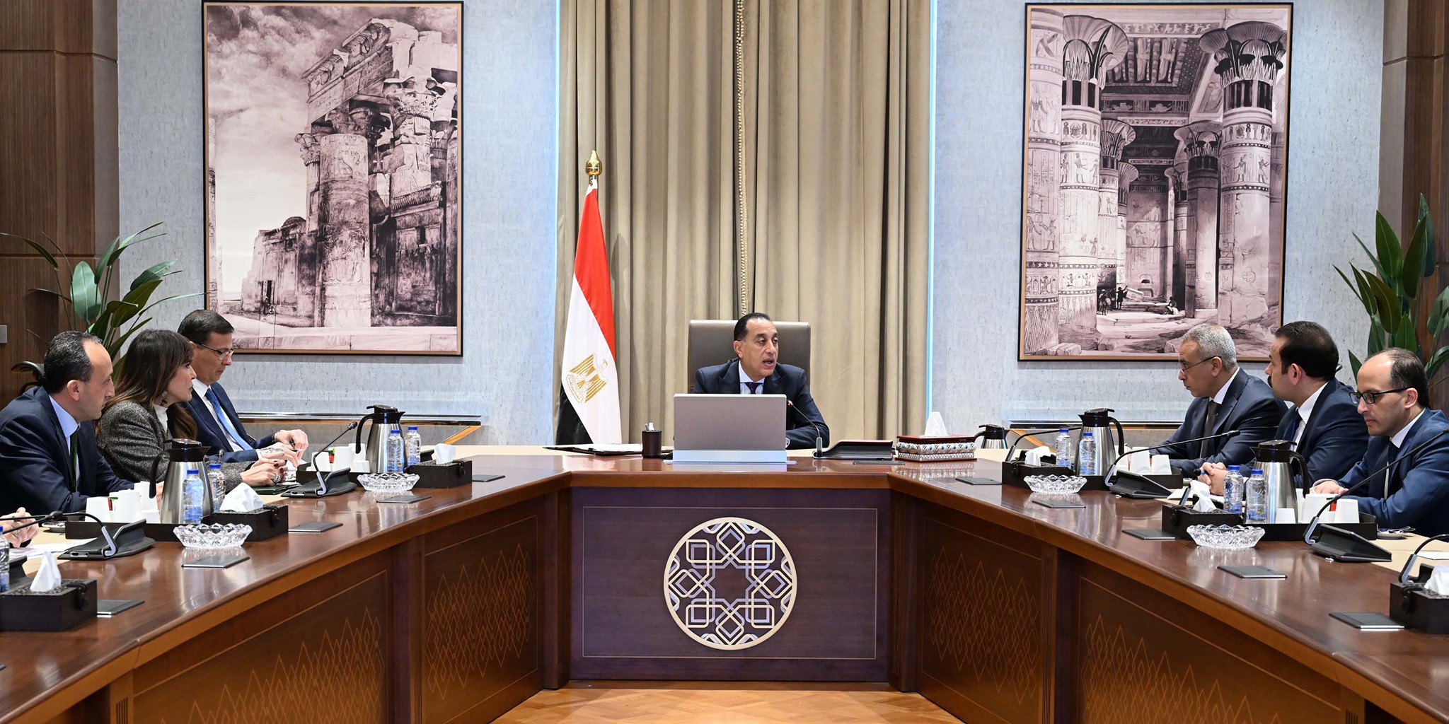 رئيس الوزراء يتابع جهود توافر السلع الغذائية في الأسواق