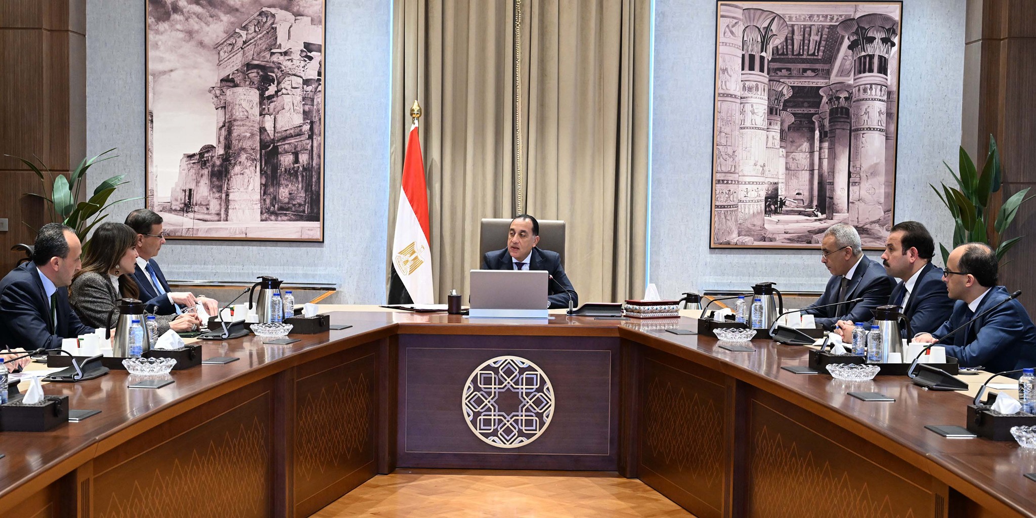 رئيس الوزراء يتابع جهود توافر السلع الغذائية في الأسواق