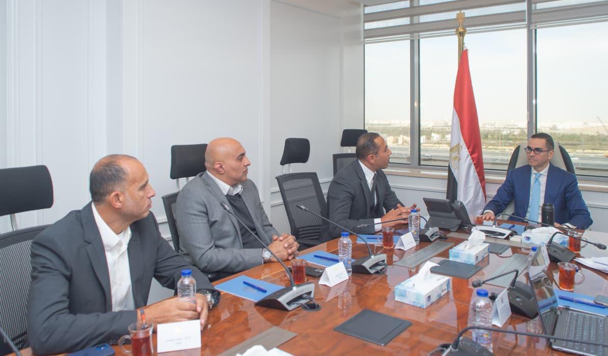 وزير الاستثمار يجتمع مع الرئيس التنفيذي لمجموعة أبو غالي موتورز