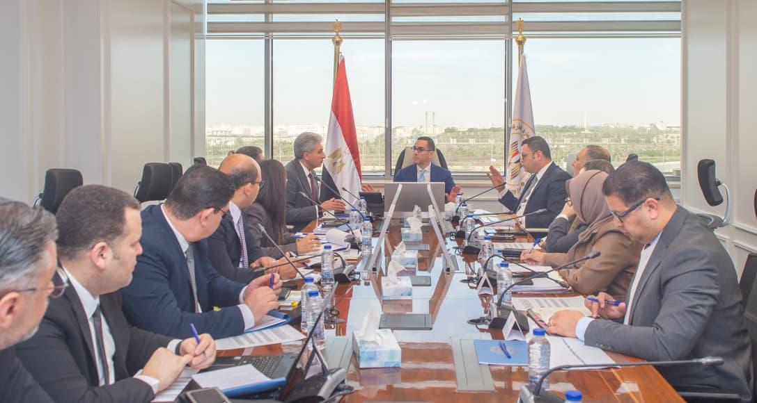 3 وزراء يناقشون آليات تعزيز الاستثمار في قطاع السياحة