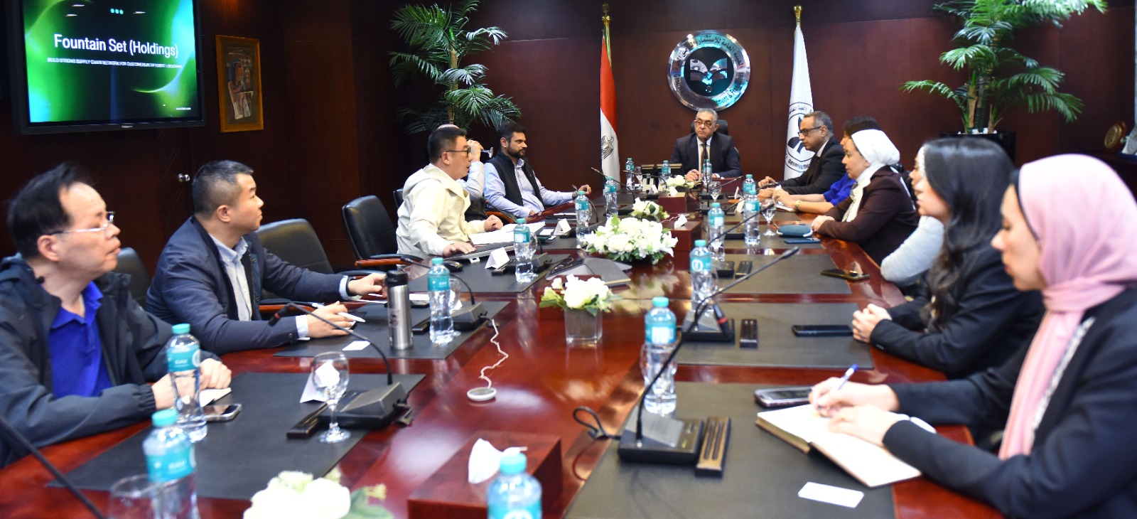 حسام هيبة يجتمع مع وفد شركة Fountain Set Limited