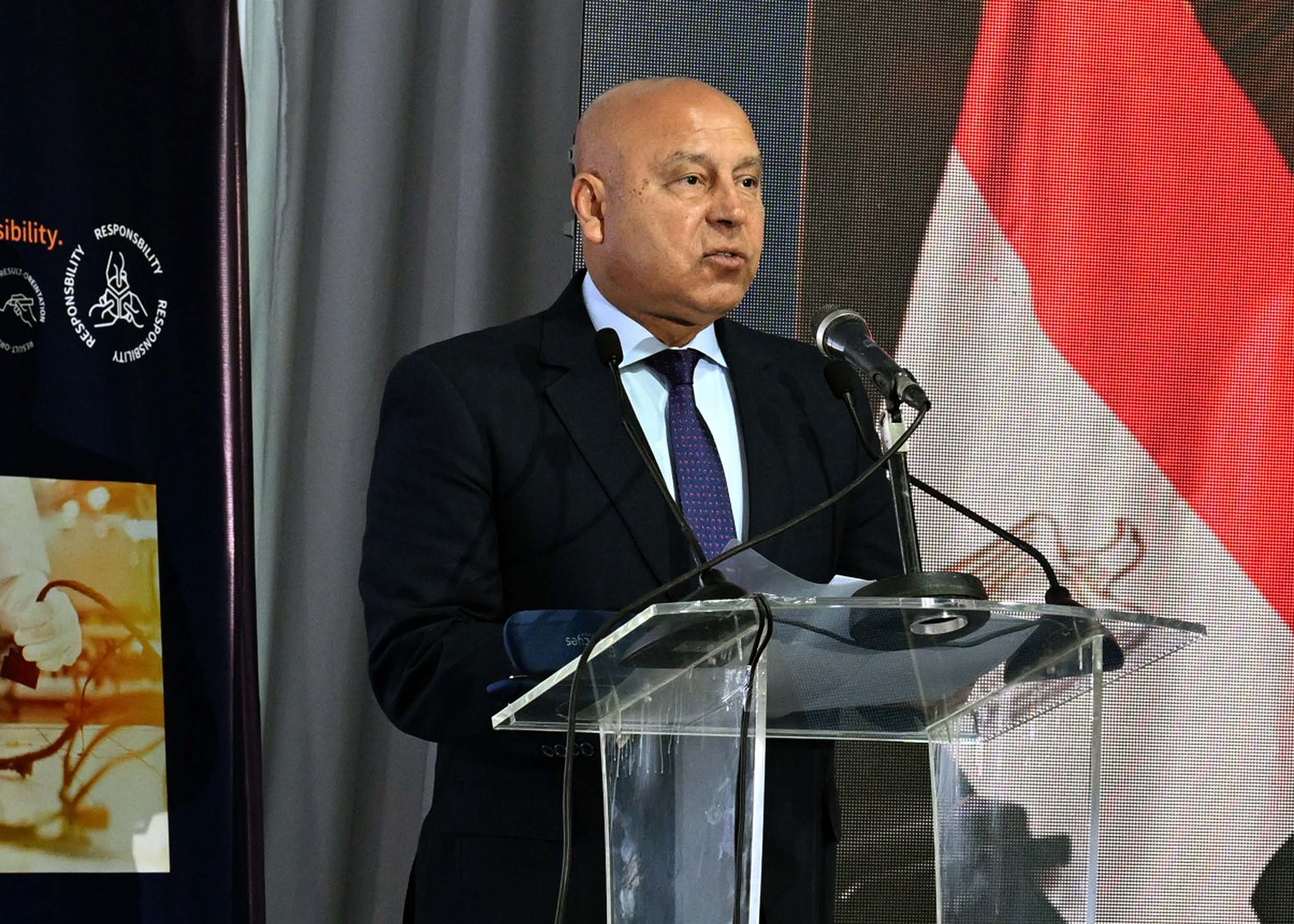 الفريق مهندس كامل الوزير وزير الصناعة والنقل