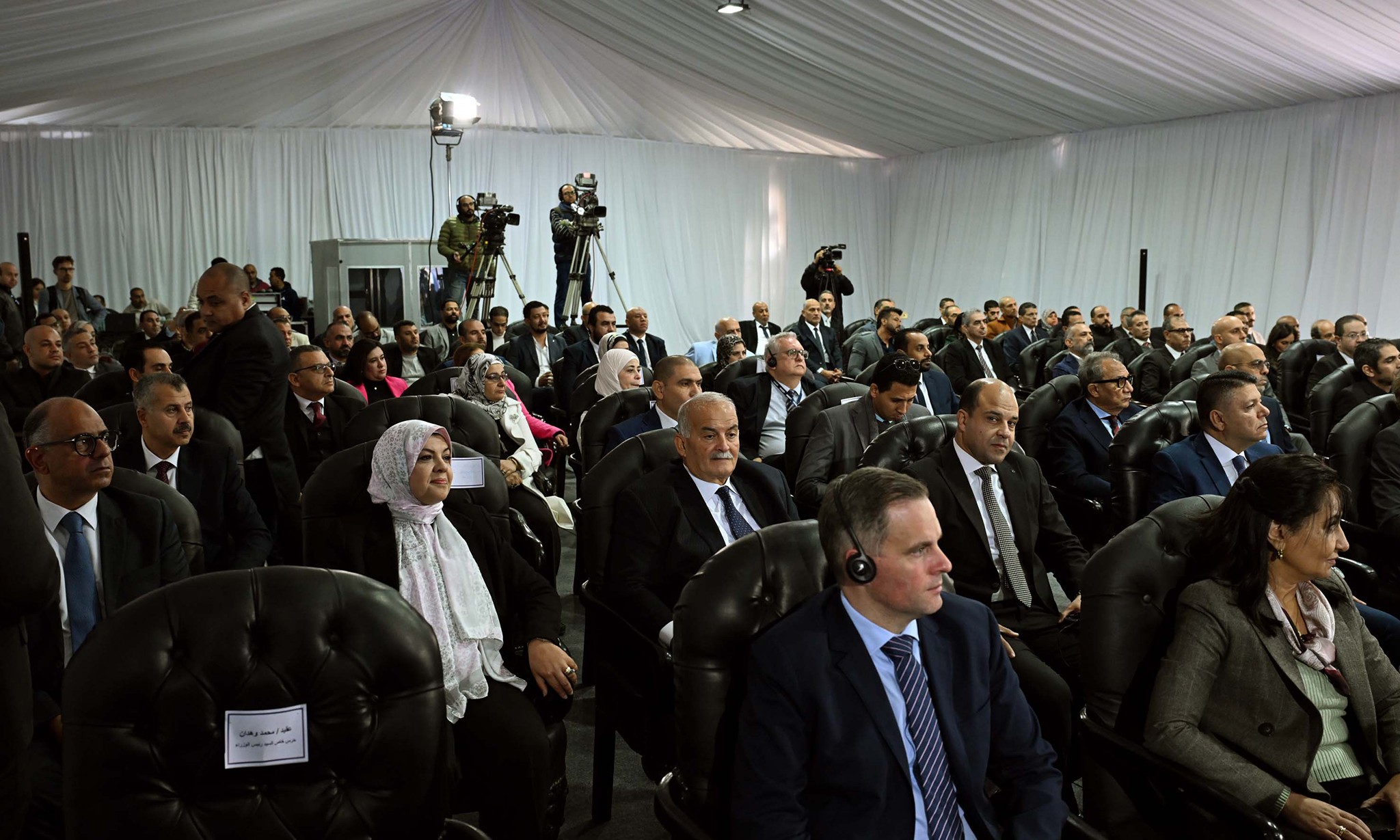 رئيس الوزراء يفتتح مصنع ليوني مصر العالمية