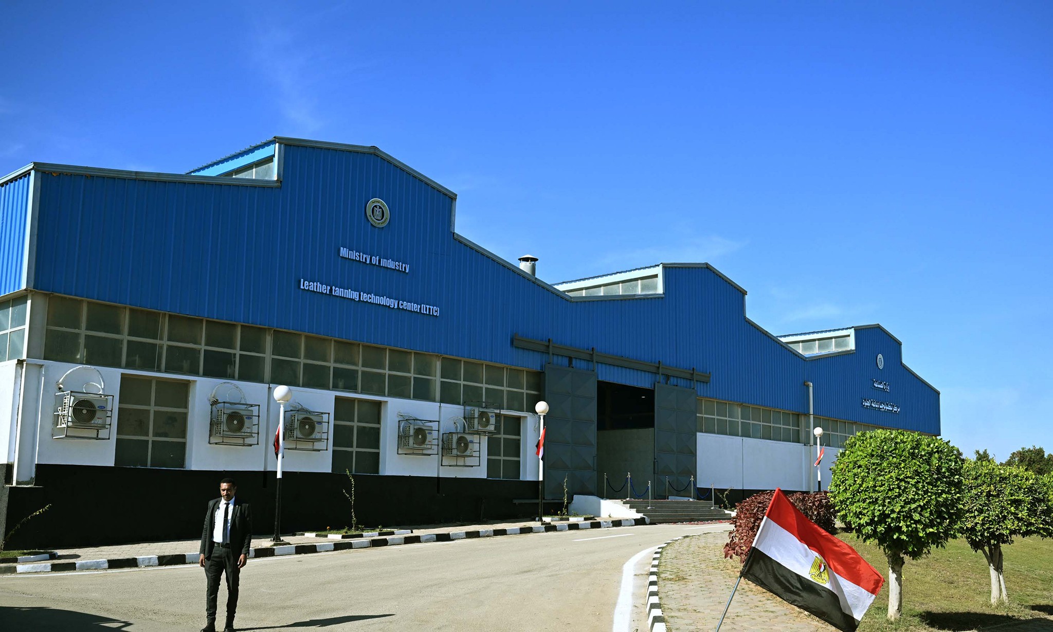 رئيس الوزراء يتفقد مشروع رفع كفاءة مركز تكنولوجيا دباغة الجلود بالروبيكي