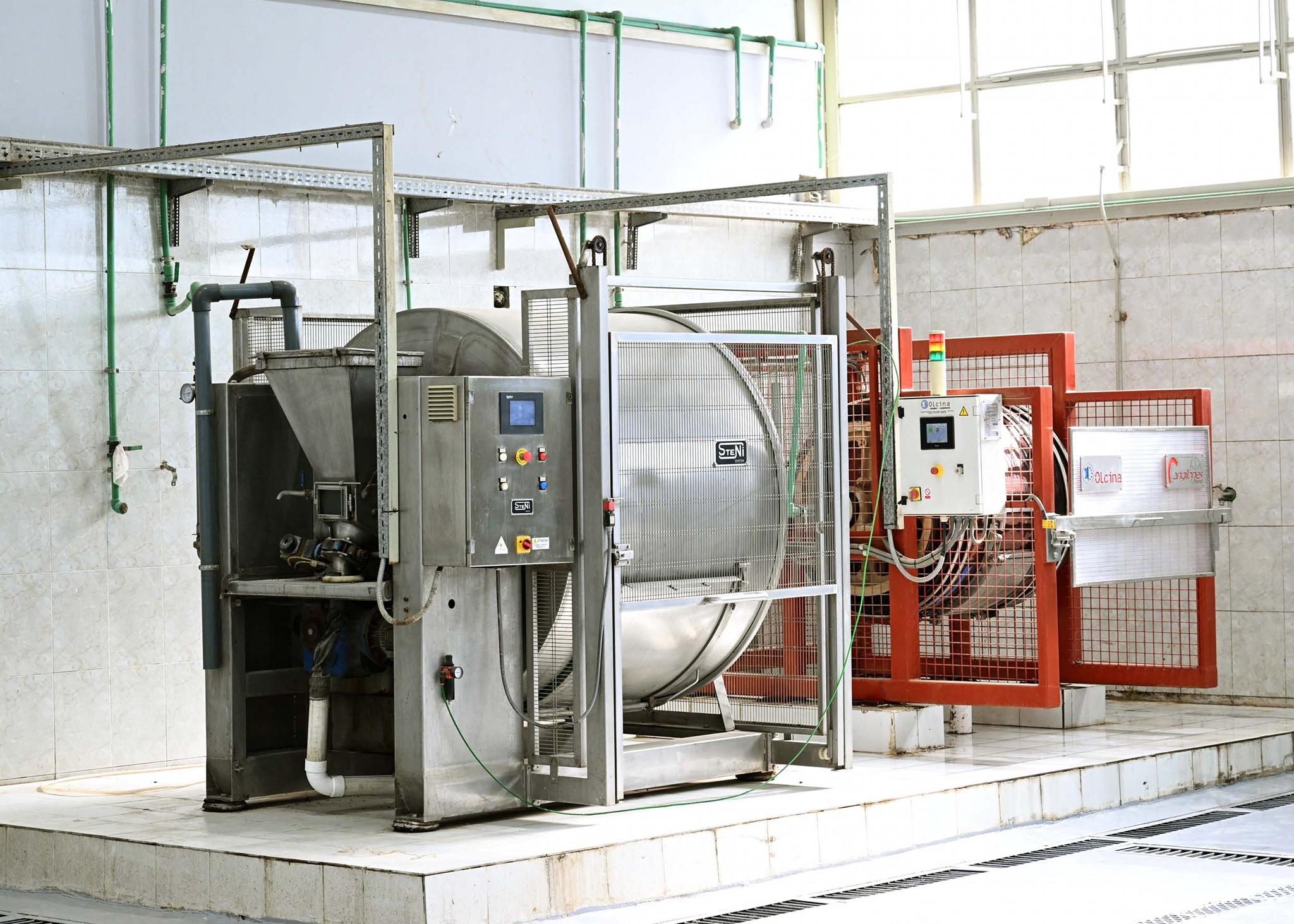 رئيس الوزراء يتفقد مشروع رفع كفاءة مركز تكنولوجيا دباغة الجلود بالروبيكي