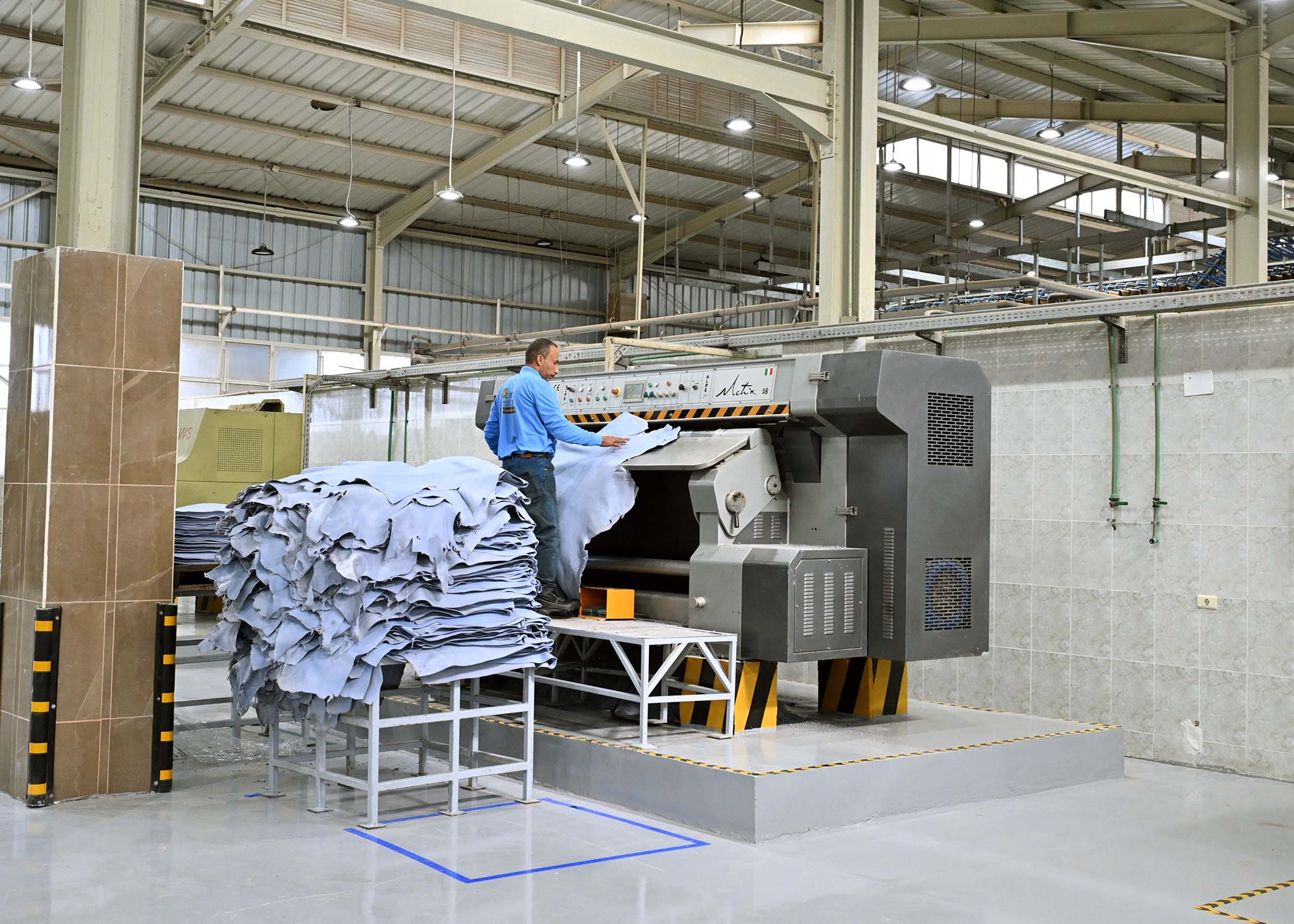 رئيس الوزراء يتفقد مشروع رفع كفاءة مركز تكنولوجيا دباغة الجلود بالروبيكي