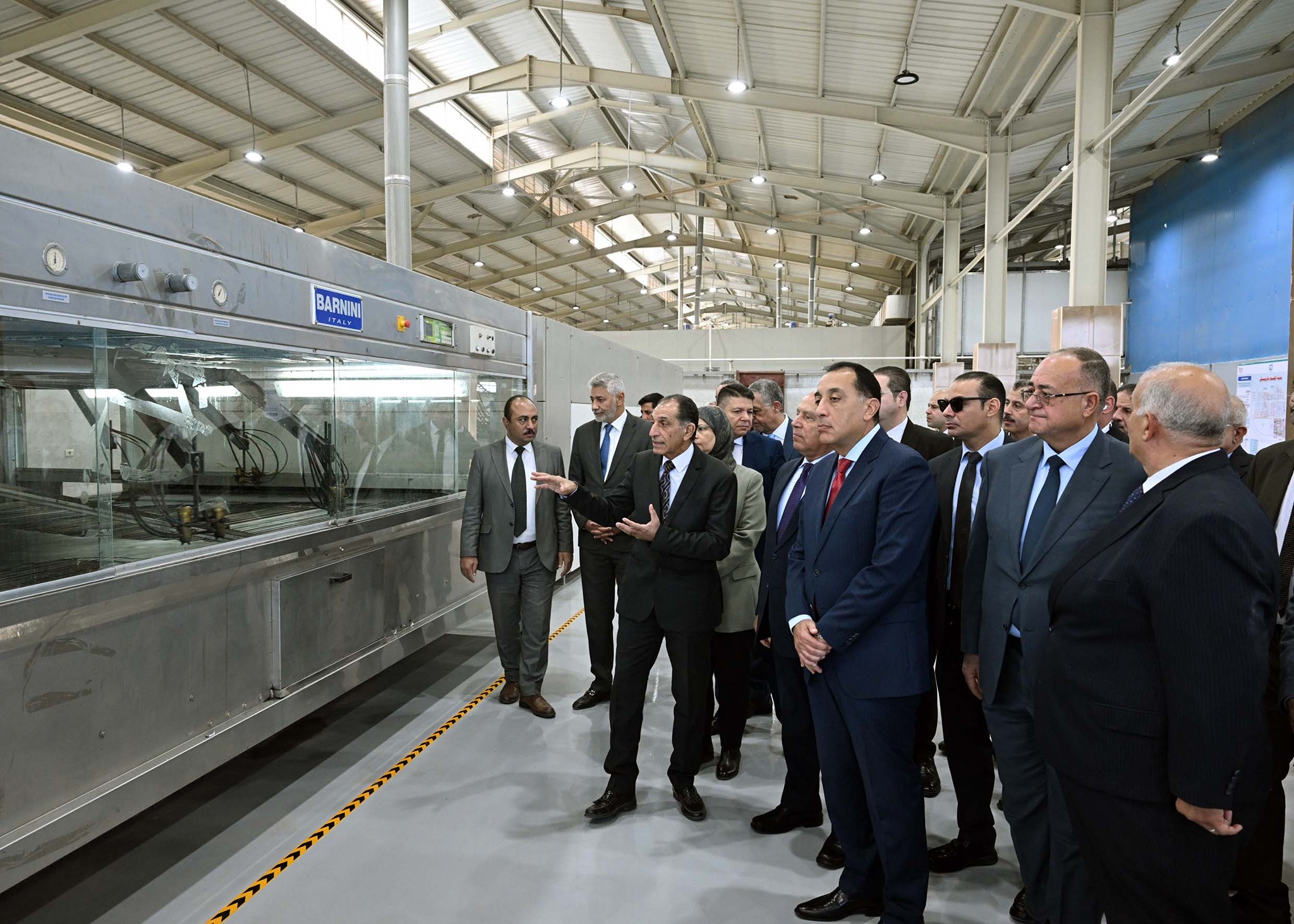 رئيس الوزراء يتفقد مشروع رفع كفاءة مركز تكنولوجيا دباغة الجلود بالروبيكي