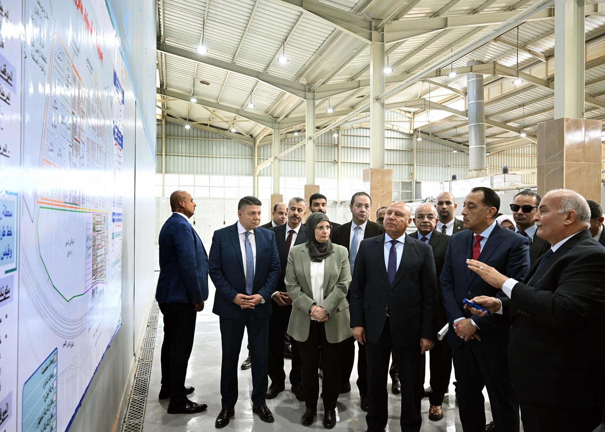 رئيس الوزراء يتفقد مشروع رفع كفاءة مركز تكنولوجيا دباغة الجلود بالروبيكي