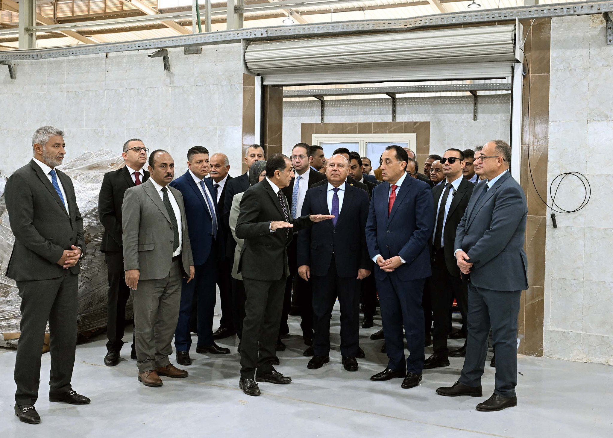 رئيس الوزراء يتفقد مشروع رفع كفاءة مركز تكنولوجيا دباغة الجلود بالروبيكي