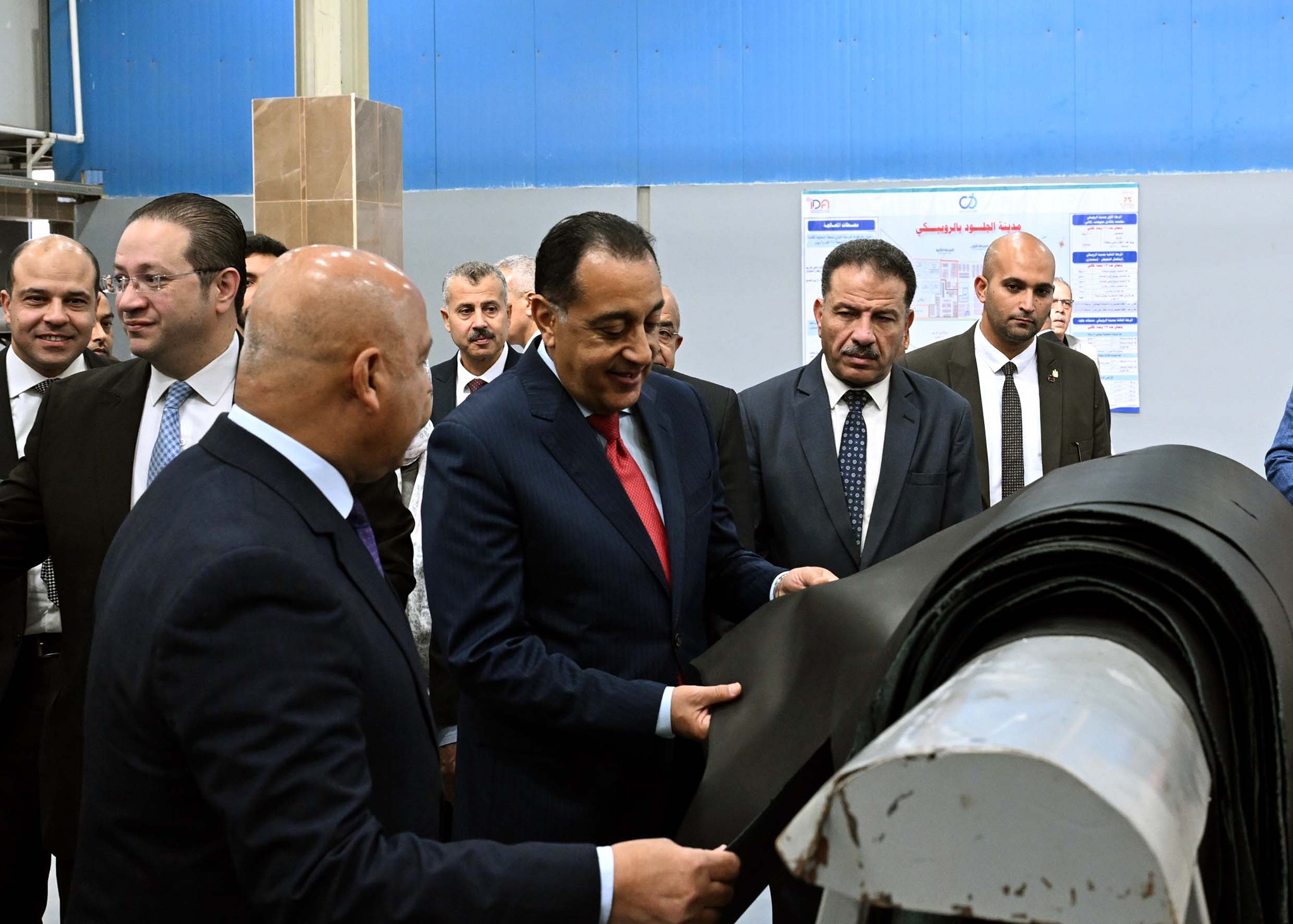 رئيس الوزراء يتفقد مشروع رفع كفاءة مركز تكنولوجيا دباغة الجلود بالروبيكي