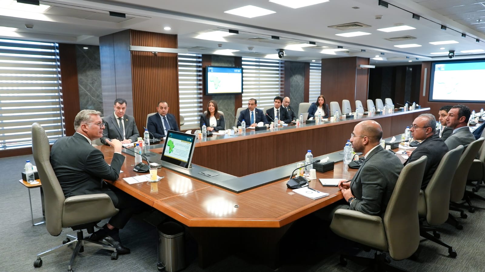 وزير البترول يجتمع مع رئيس شركة كارجاس