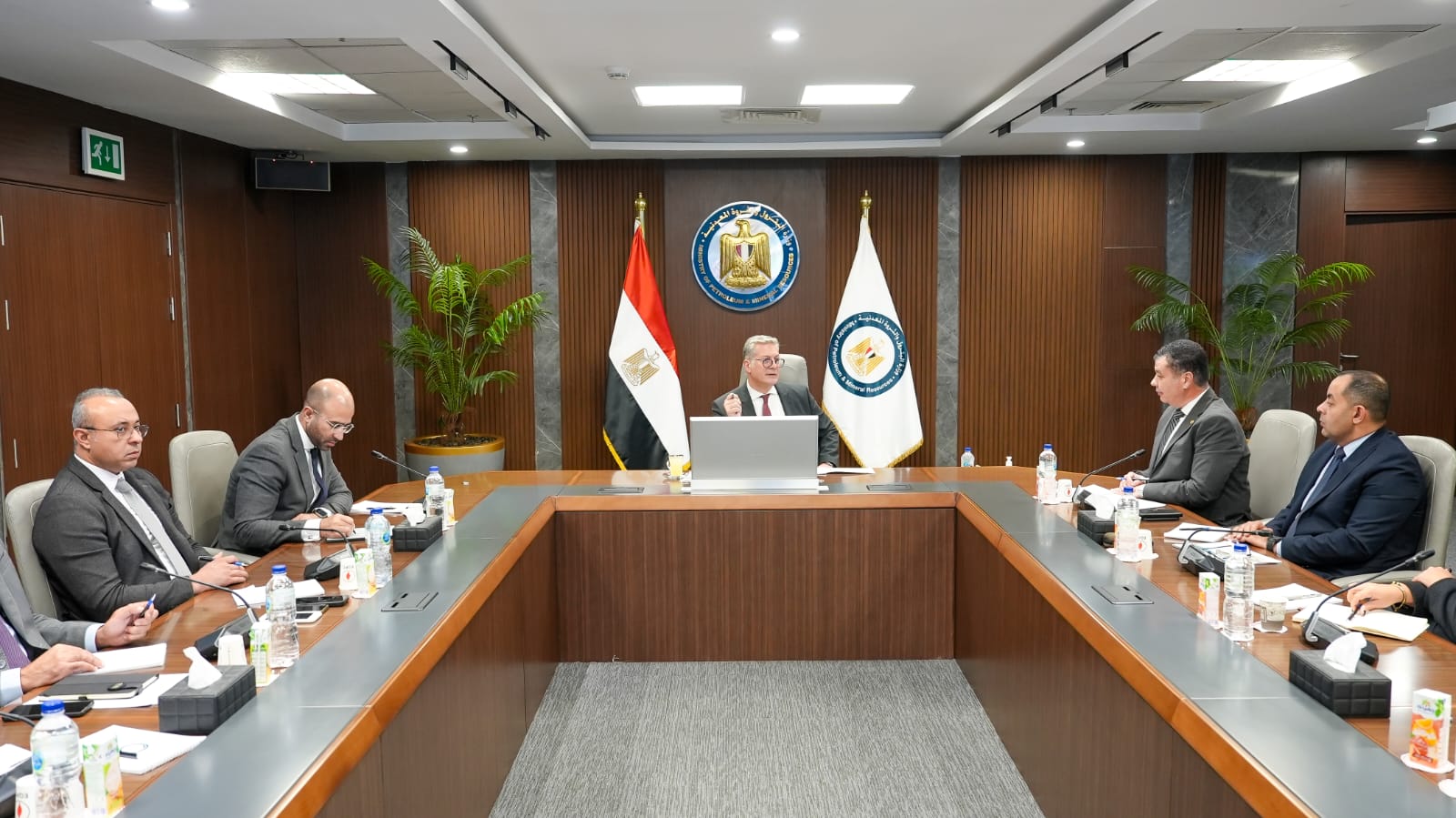 وزير البترول يجتمع مع رئيس شركة كارجاس