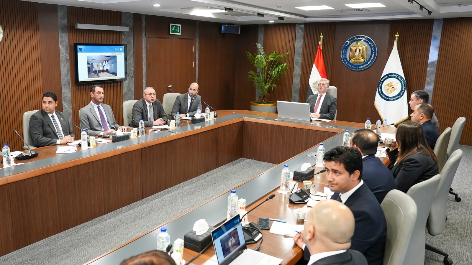 وزير البترول يجتمع مع رئيس شركة كارجاس