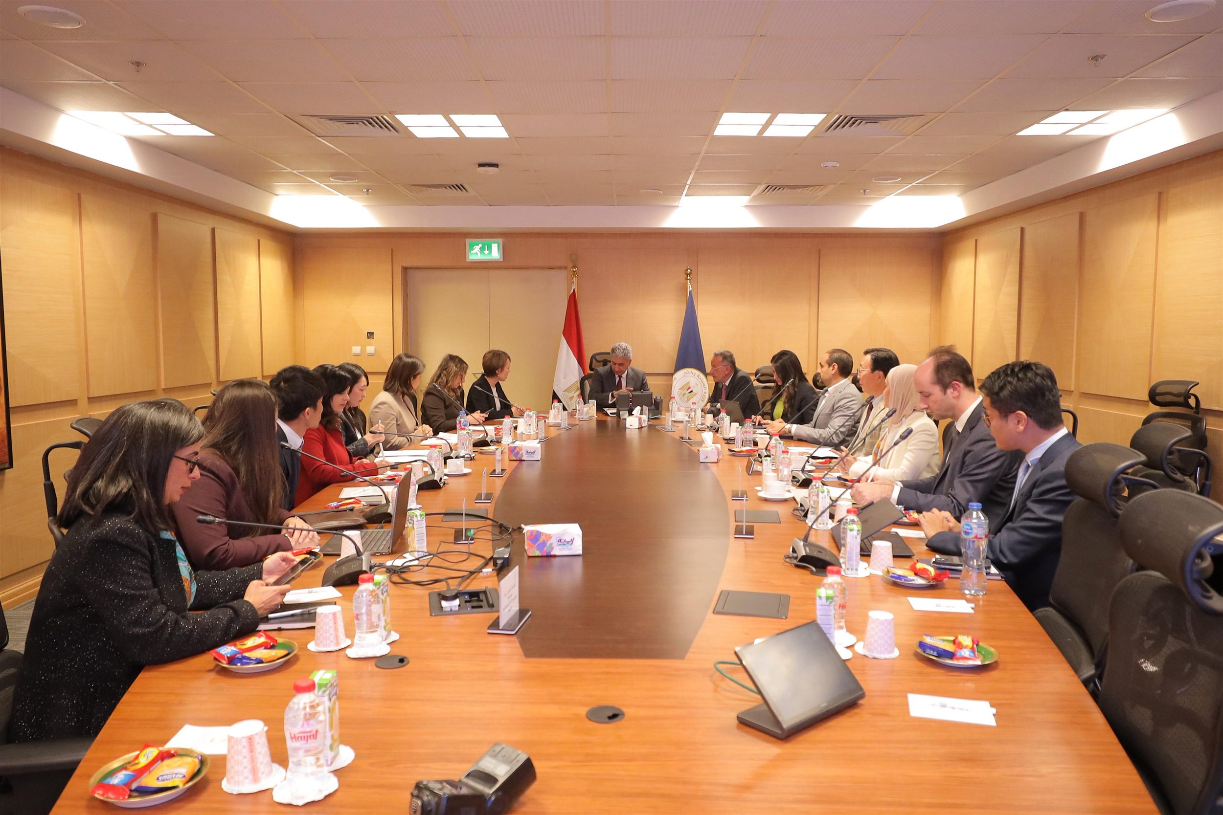 وزير السياحة والآثار يجتمع مع وفد من جايكا