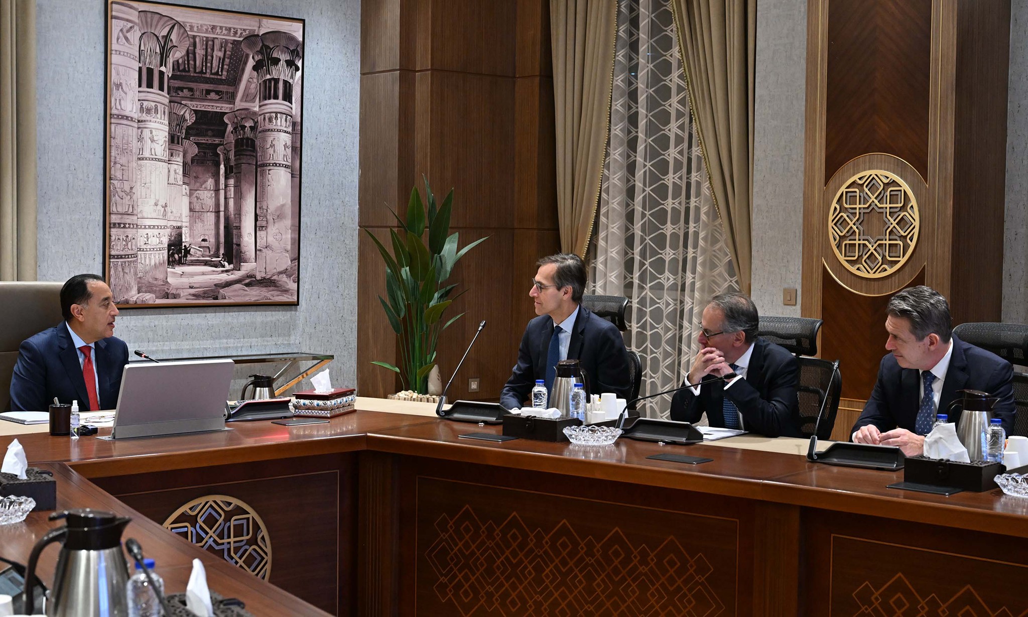 رئيس الوزراء يستقبل النائب الأول لرئيس البنك الأوروبي لإعادة الإعمار والتنمية